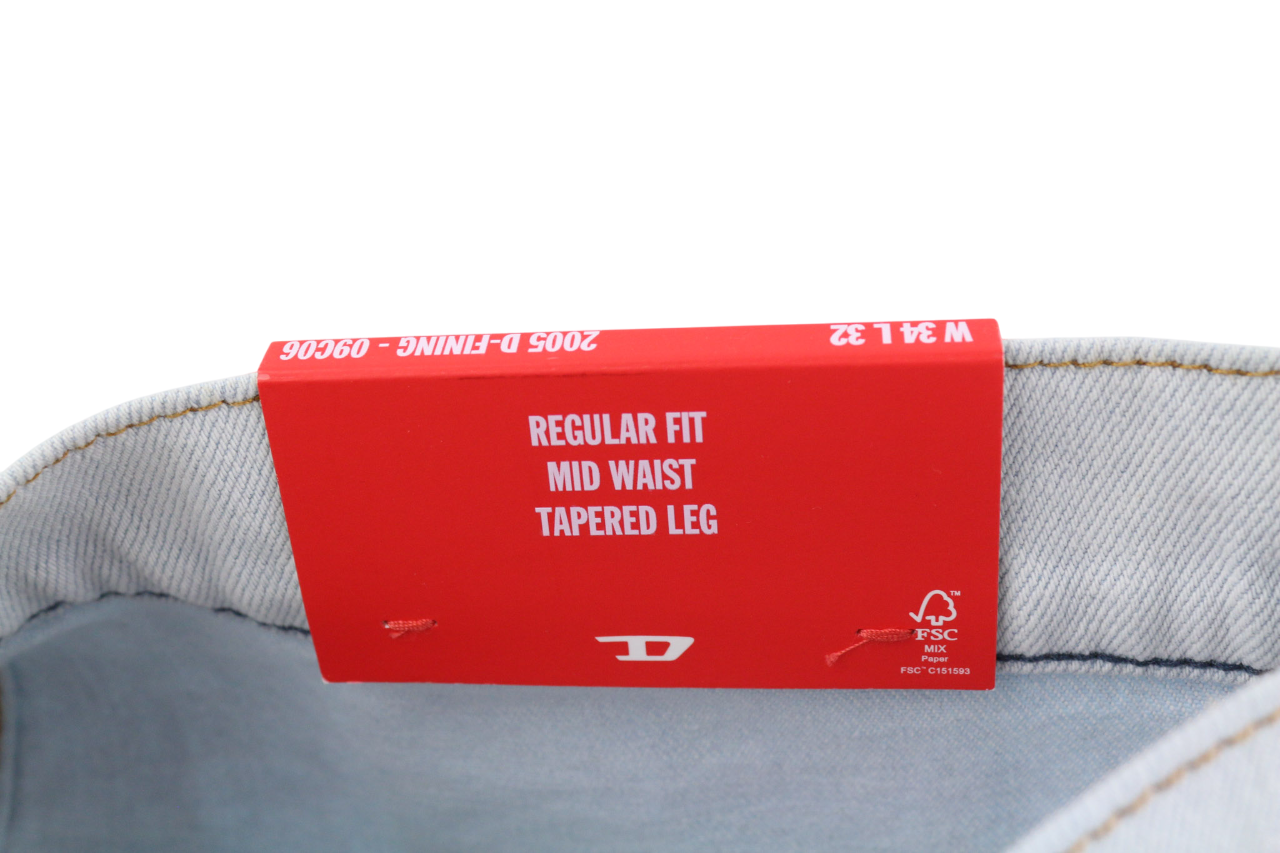 DIESEL 2005 D-Fining 09C06 vyriški džinsai W34/L32 įprasto kirpimo, siaurėjančiomis klešnėmis, vidutinio juosmens aukštyje 