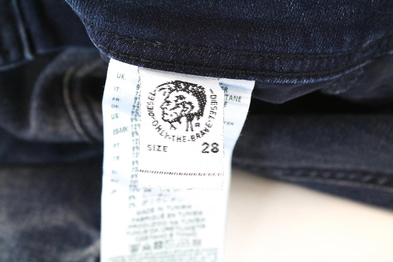 DIESEL Krayver R78U6 vyriški džinsai W28/L32 morkų kirpimo, skalbtų mėlynų medvilninių tamprių džinsų 