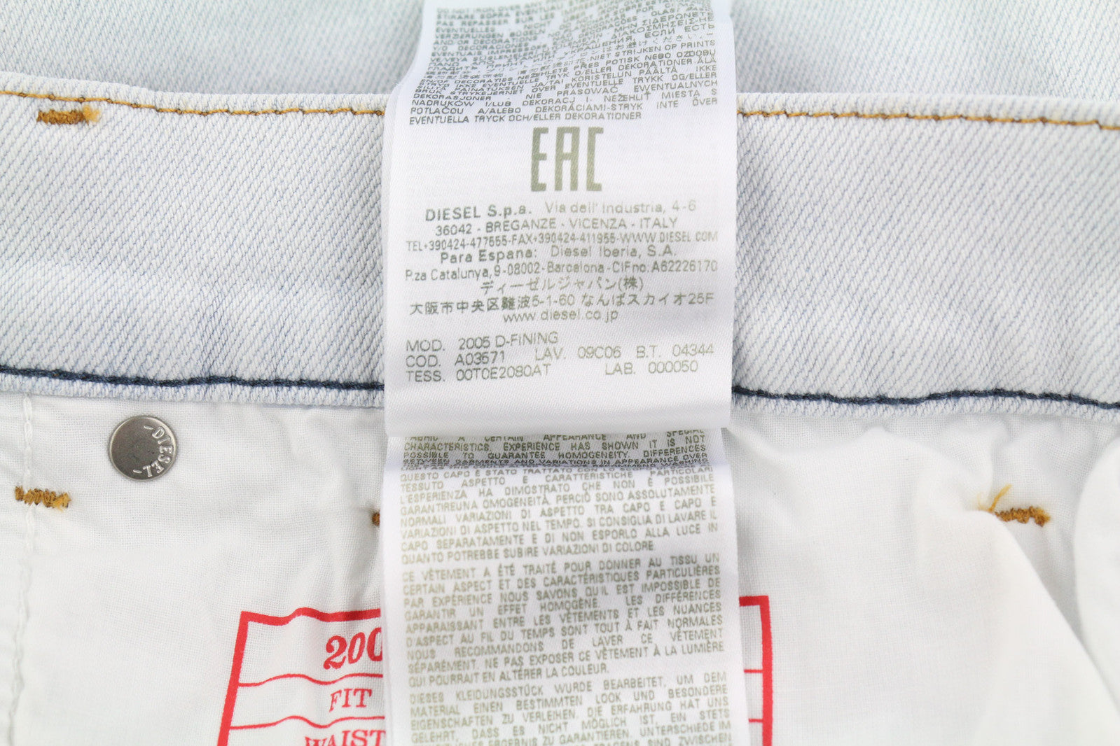 DIESEL 2005 D-Fining 09C06 vyriški džinsai W32/L32 įprasto kirpimo, siaurėjančiomis klešnėmis, vidutinio juosmens.