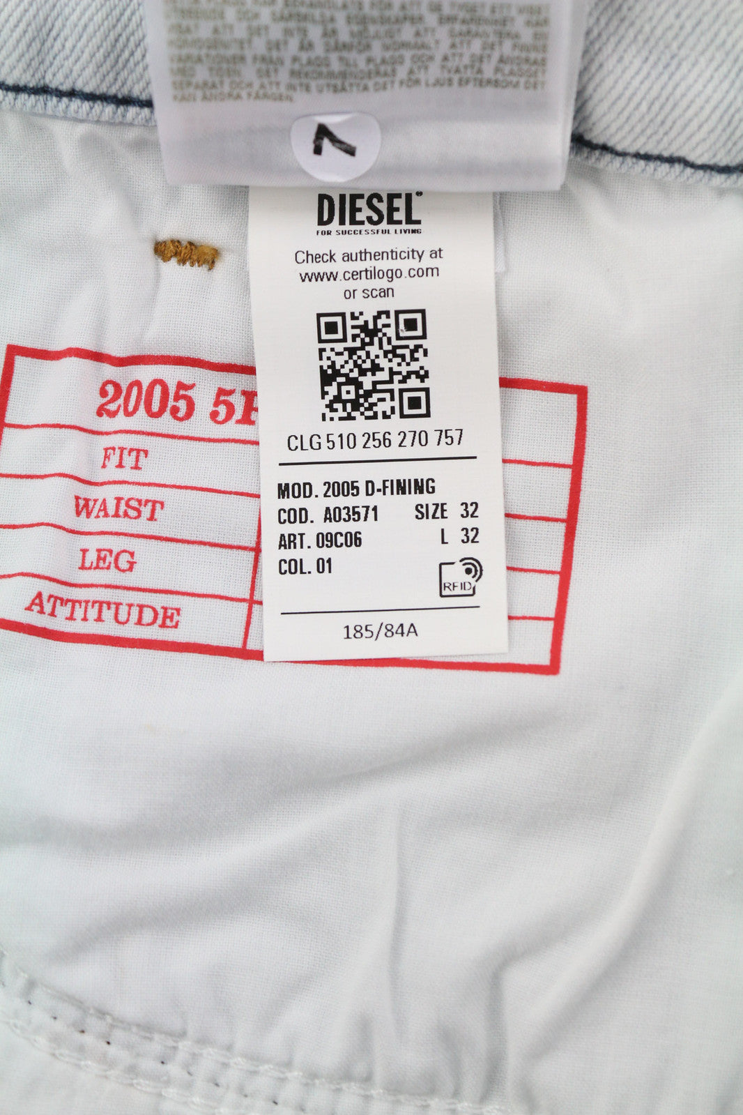 DIESEL 2005 D-Fining 09C06 vyriški džinsai W32/L32 įprasto kirpimo, siaurėjančiomis klešnėmis, vidutinio juosmens.