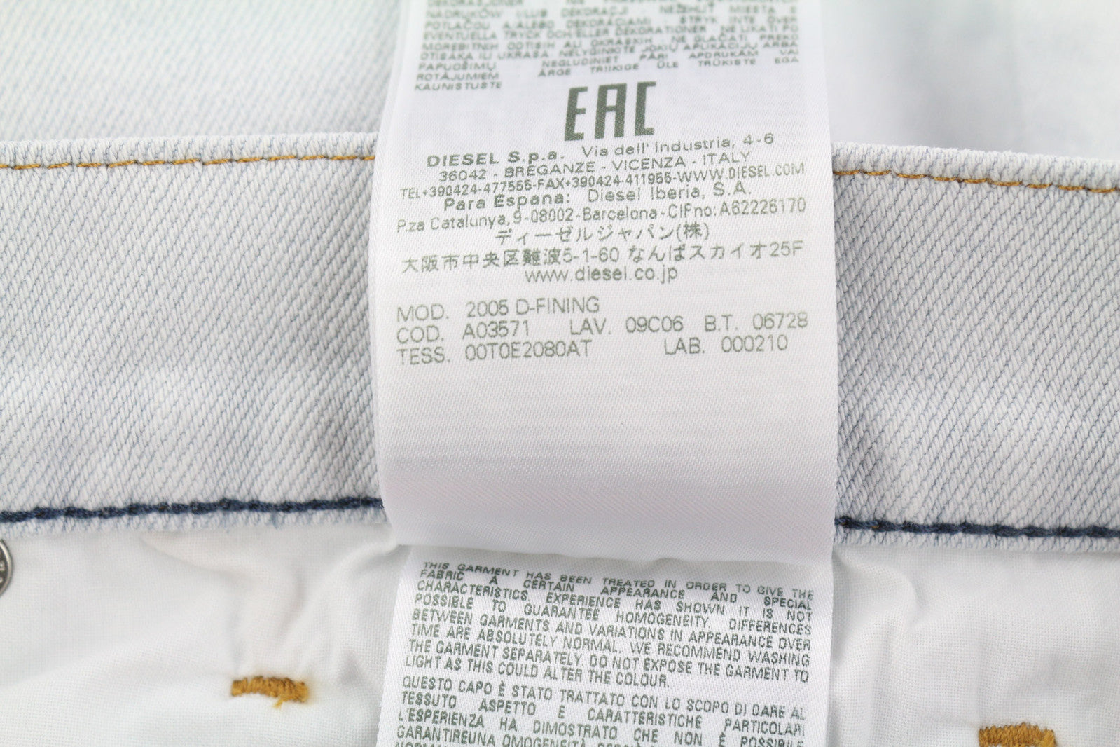 DIESEL 2005 D-Fining 09C06 vyriški džinsai W30/L32 įprasto kirpimo, siaurėjančiomis klešnėmis, vidutinio juosmens aukštyje 