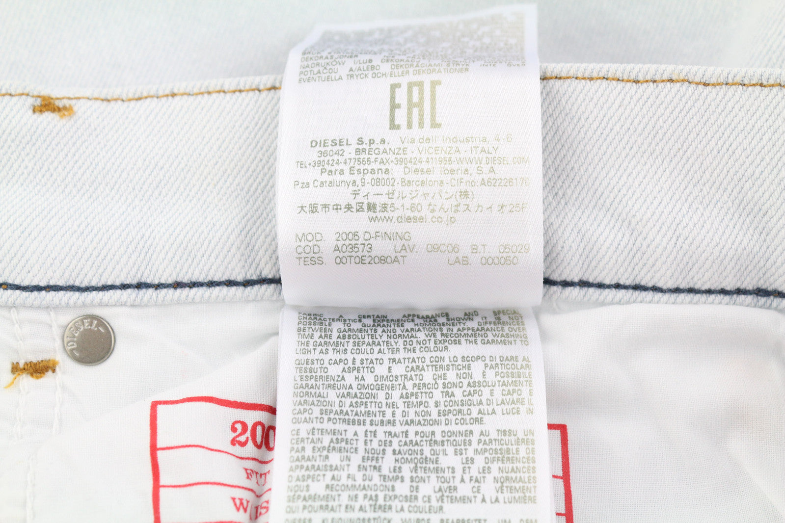 DIESEL 2005 D-Fining 09C06 vyriški džinsai W31/L34 įprasto kirpimo, siaurėjančiomis klešnėmis, vidutinio juosmens aukštyje 