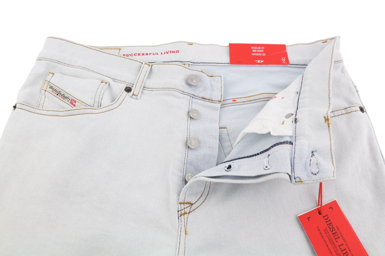 DIESEL 2005 D-Fining 09C06 vyriški džinsai W31/L34 įprasto kirpimo, siaurėjančiomis klešnėmis, vidutinio juosmens aukštyje 