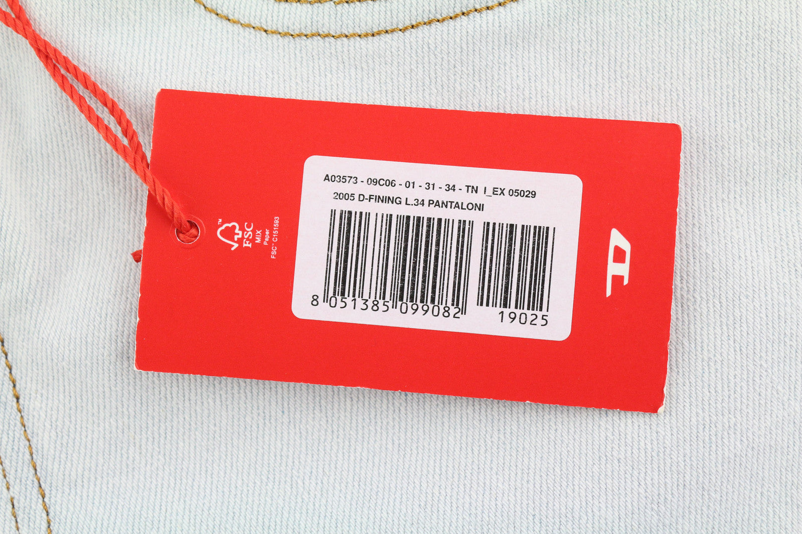 DIESEL 2005 D-Fining 09C06 vyriški džinsai W31/L34 įprasto kirpimo, siaurėjančiomis klešnėmis, vidutinio juosmens aukštyje 