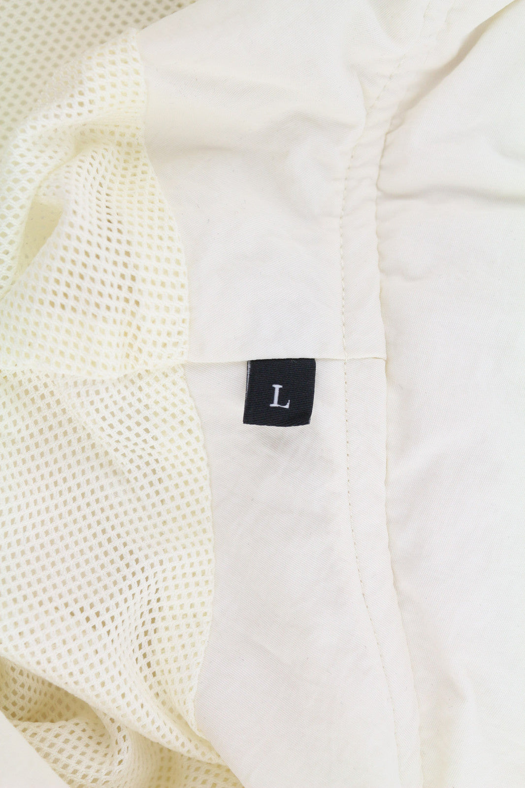 DIESEL Awwt-Swiftor-HT24 moteriška striukė, L dydžio, paslėptu gobtuvu, tinklelio pamušalu, logotipu. Rekomenduojama kaina – 195 €. 