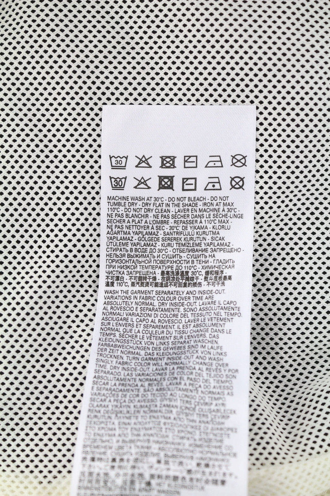 DIESEL Awwt-Swiftor-HT24 moteriška striukė, L dydžio, paslėptu gobtuvu, tinklelio pamušalu, logotipu. Rekomenduojama kaina – 195 €. 