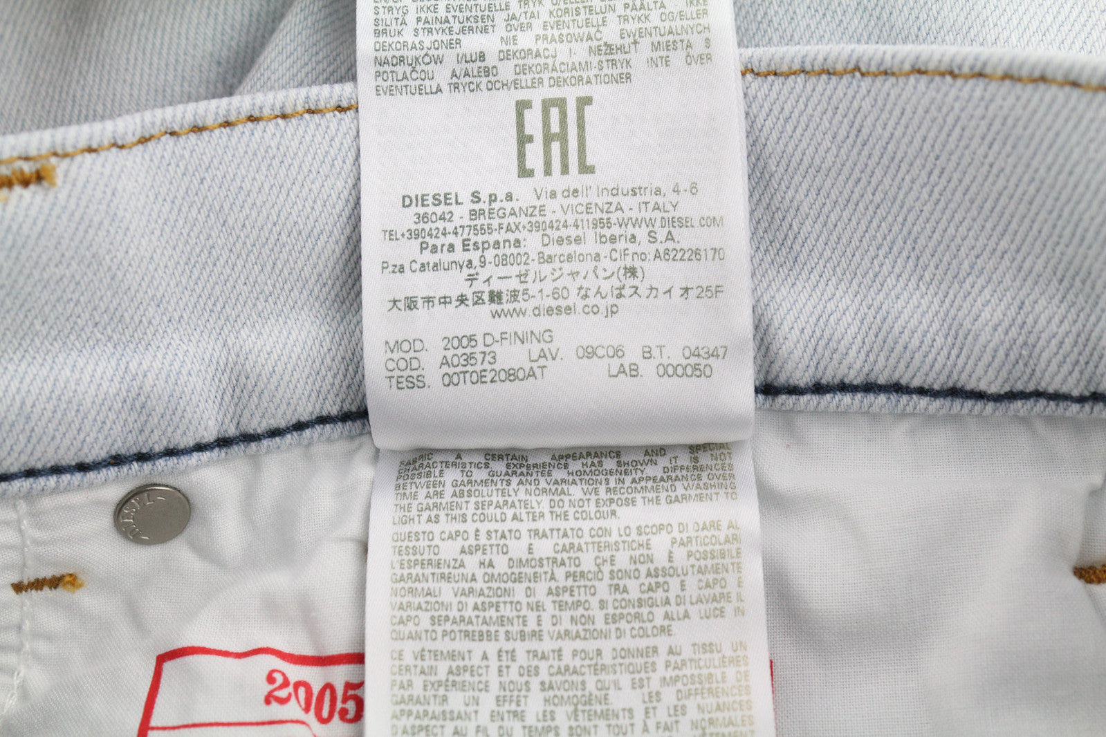 DIESEL 2005 D-Fining 09C06 vyriški džinsai W33/L34 įprasto kirpimo, siaurėjančiomis klešnėmis, vidutinio juosmens aukštyje 