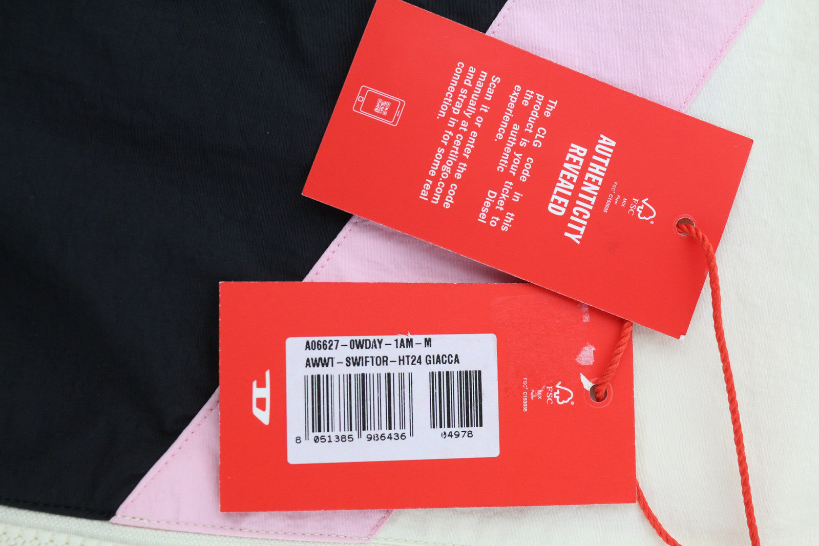 DIESEL Awwt-Swiftor-HT24 moteriška striukė M su paslėptu gobtuvu, tinklelio pamušalu, šviesi, rekomenduojama mažmeninė kaina – 195 € 