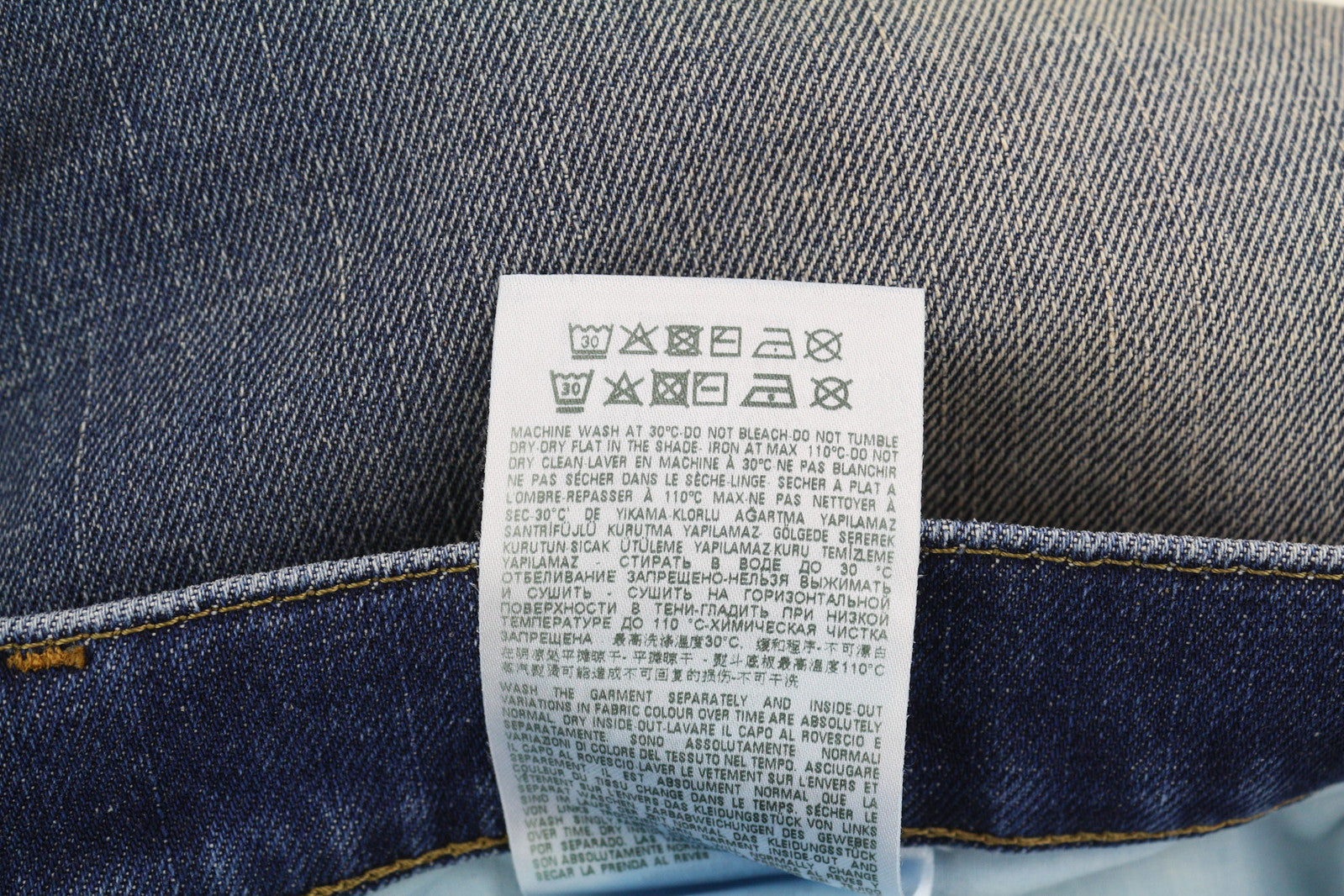 DIESEL D-Fining Z9A05 vyriški džinsai W33/L32 siaurėjantys, tamprūs, skalbtos mėlynos spalvos, rekomenduojama kaina – 225 € 