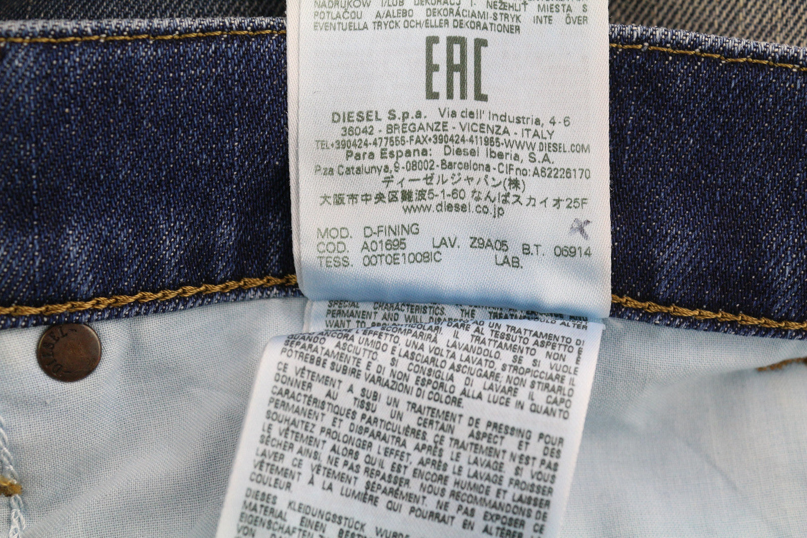 DIESEL D-Fining Z9A05 vyriški džinsai W33/L32 siaurėjantys, tamprūs, skalbtos mėlynos spalvos, rekomenduojama kaina – 225 € 