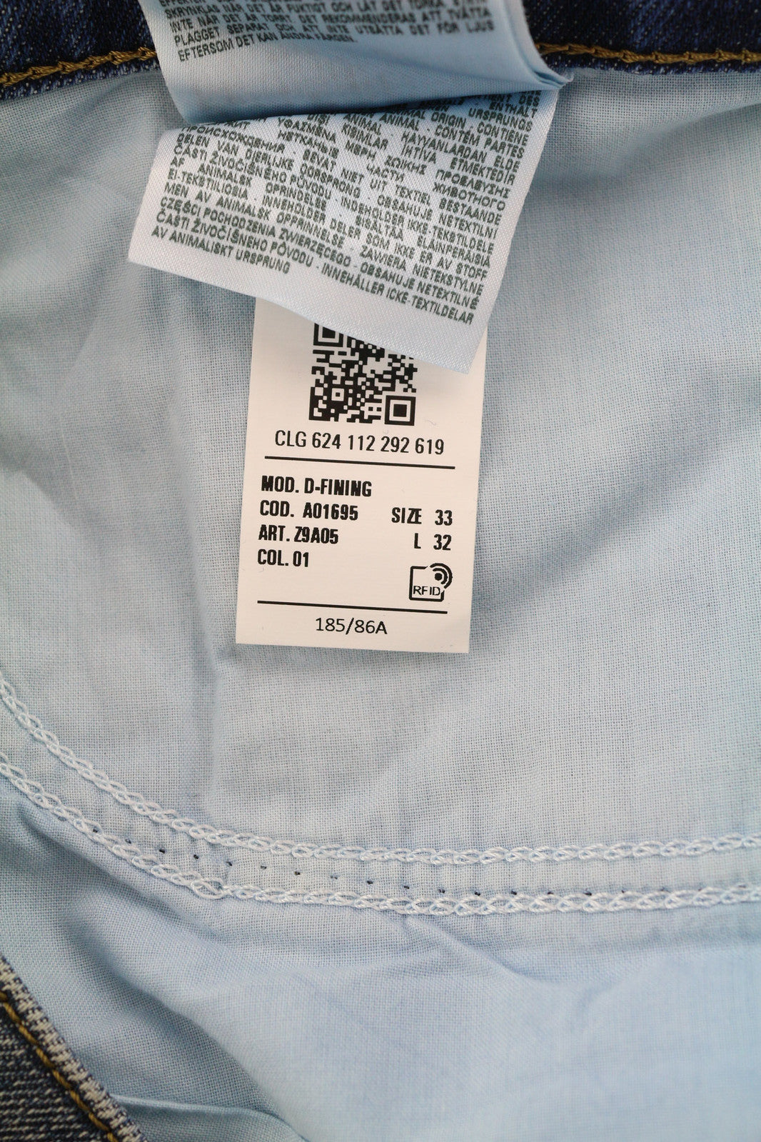 DIESEL D-Fining Z9A05 vyriški džinsai W33/L32 siaurėjantys, tamprūs, skalbtos mėlynos spalvos, rekomenduojama kaina – 225 € 