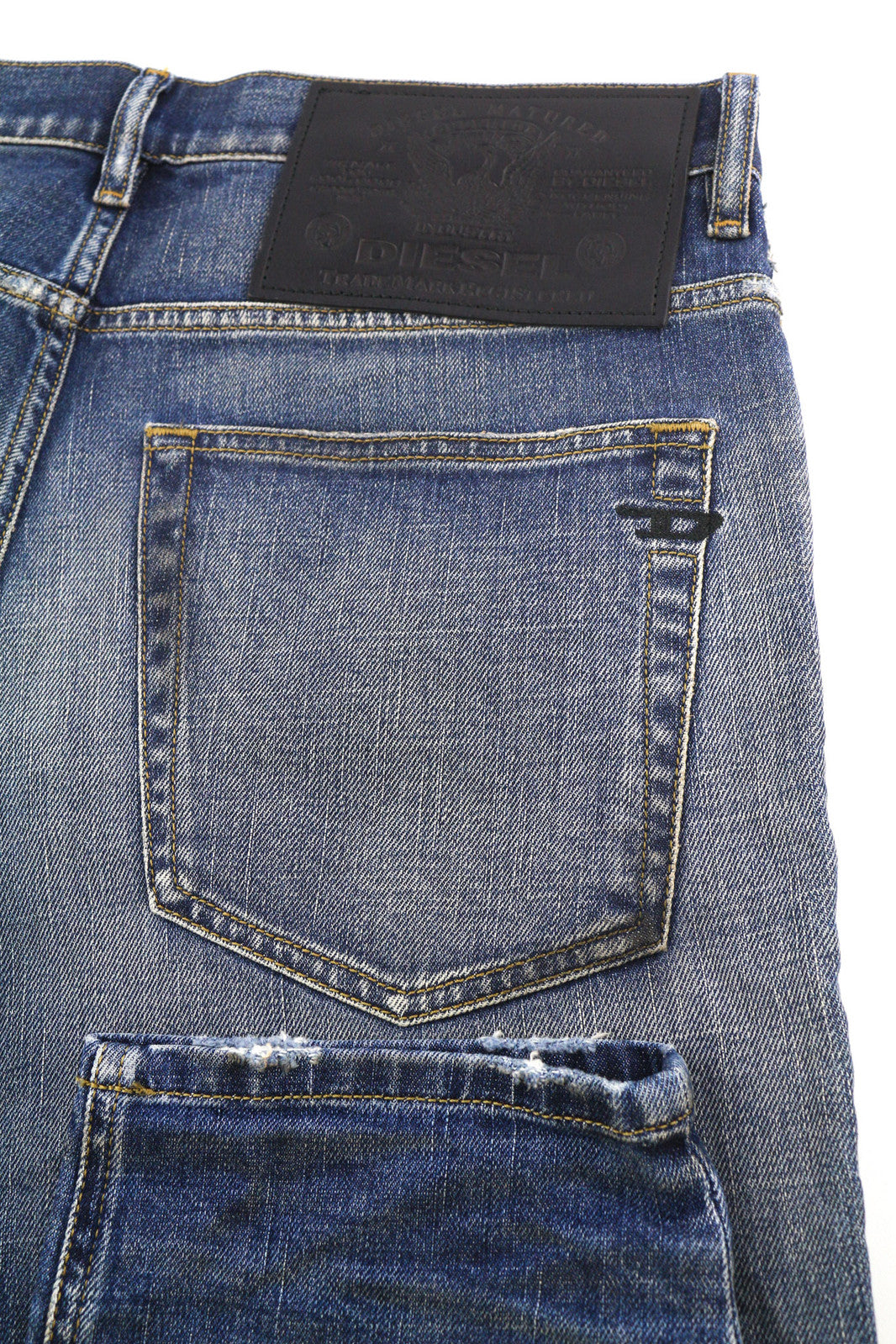 DIESEL D-Fining Z9A05 vyriški džinsai W33/L32 siaurėjantys, tamprūs, skalbtos mėlynos spalvos, rekomenduojama kaina – 225 € 