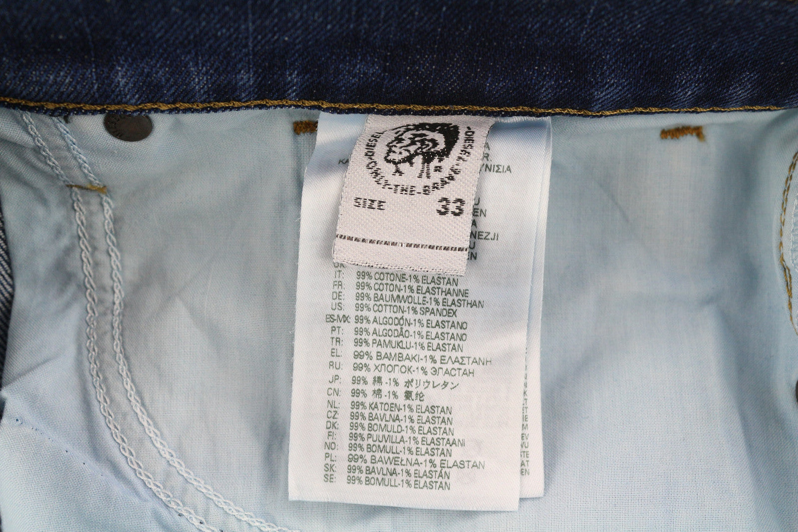 DIESEL D-Fining Z9A05 vyriški džinsai W33/L32 siaurėjantys, tamprūs, skalbtos mėlynos spalvos, rekomenduojama kaina – 225 € 