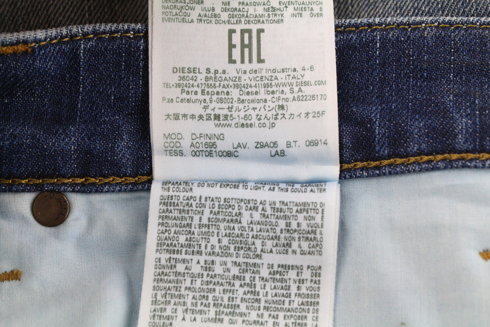 DIESEL D-Fining Z9A05 vyriški džinsai W30/L32 siaurėjantys, tamprūs, skalbtos mėlynos spalvos, rekomenduojama kaina – 225 € 