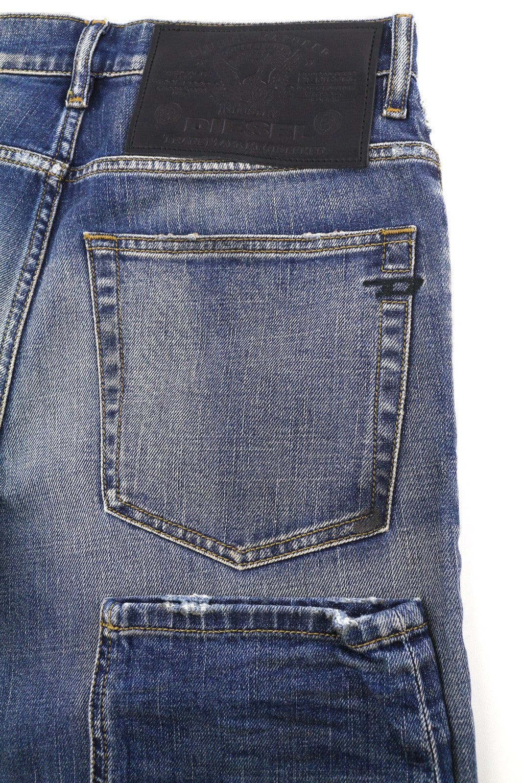 DIESEL D-Fining Z9A05 vyriški džinsai W30/L32 siaurėjantys, tamprūs, skalbtos mėlynos spalvos, rekomenduojama kaina – 225 € 