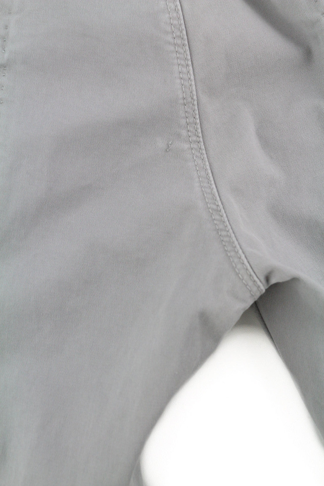 NUDIE JEANS chaki spalvos plonos vyriškos kelnės W31/L32 Paloma Dust ekologiškas chino užtrauktukas 