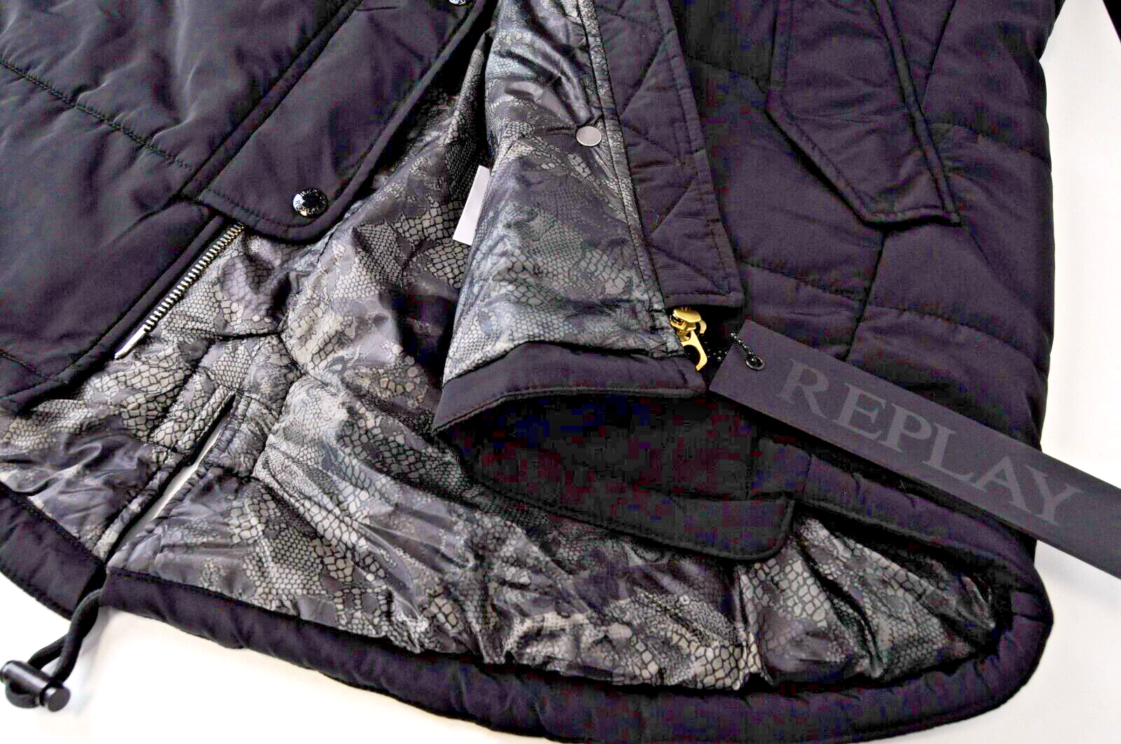 REPLAY moteriška striukė M, juoda, su dirbtinio kailio pamušalu, gobtuvu, paminkštinta parka ilgomis rankovėmis