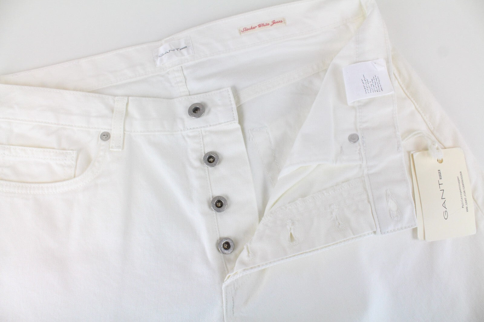 GANT Slacker moteriški džinsai W29/L34 balti tiesūs klešnės su gobtuvu, tampri suknelė 