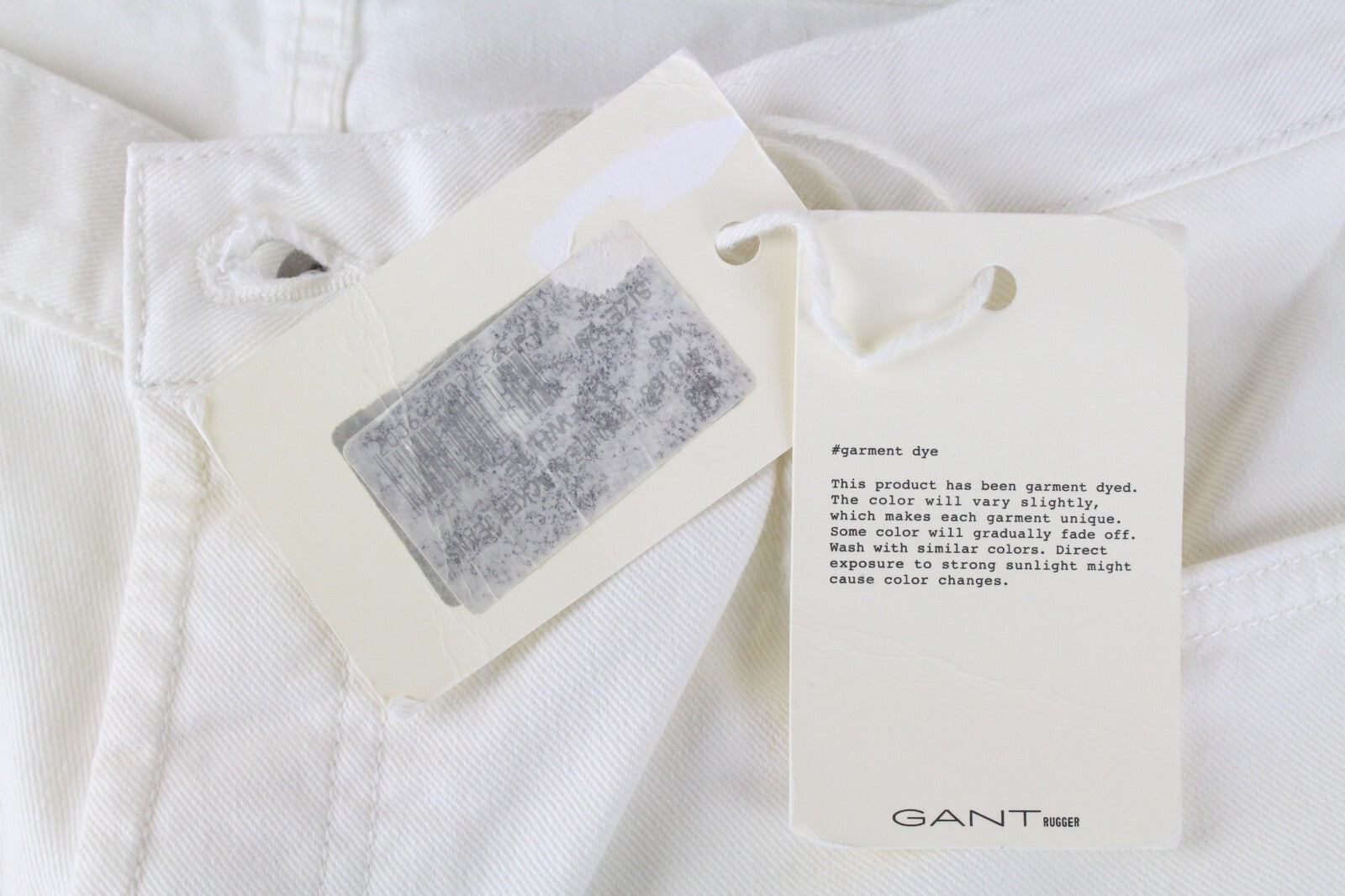 GANT Slacker moteriški džinsai W29/L34 balti tiesūs klešnės su gobtuvu, tampri suknelė 