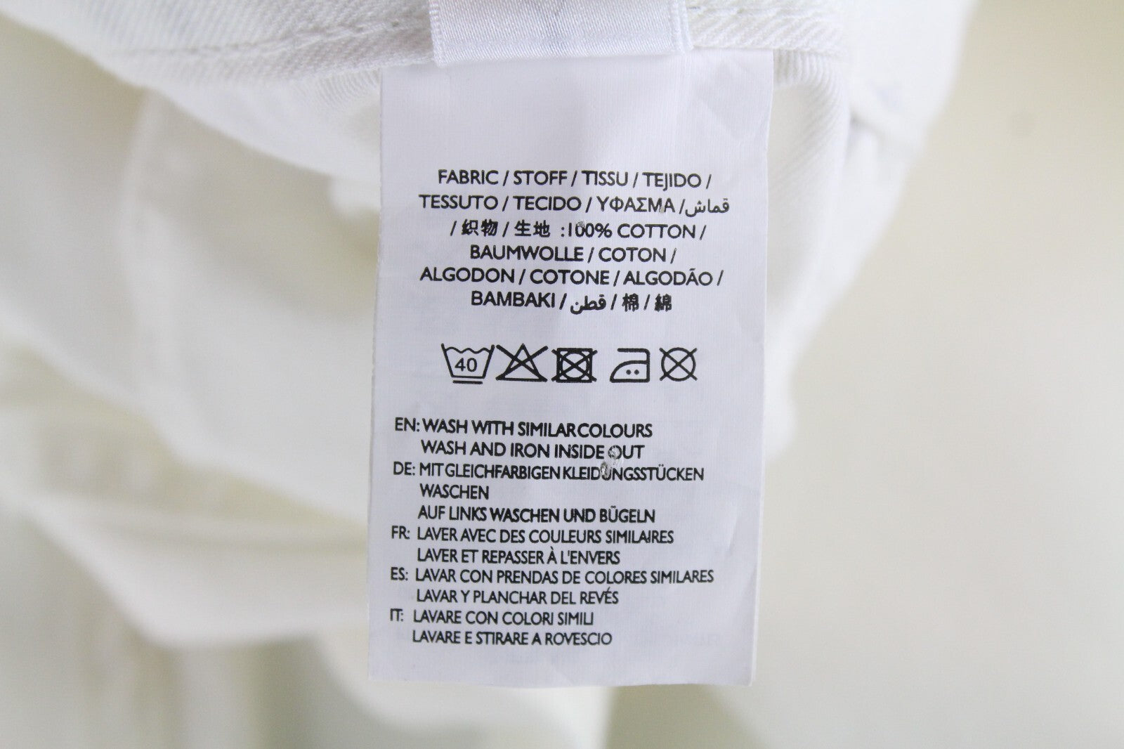 GANT Slacker moteriški džinsai W29/L34 balti tiesūs klešnės su gobtuvu, tampri suknelė 