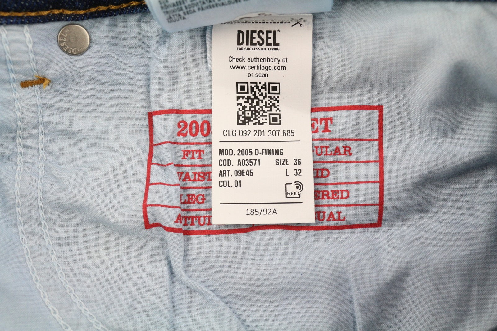 DIESEL 2005 D-Fining 09E45 vyriški džinsai W36/L32 skalbtos mėlynos spalvos, dirbtinės odos, rekomenduojama mažmeninė kaina – 175 € 