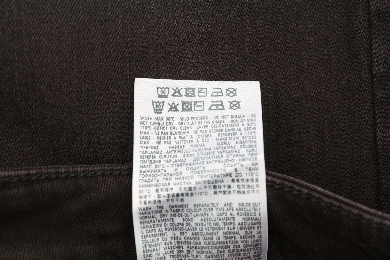 DIESEL D-Luster 0IHAU vyriški džinsai W36/L32 Slim Fit, sagomis susagstyti, skalbti juodi. 