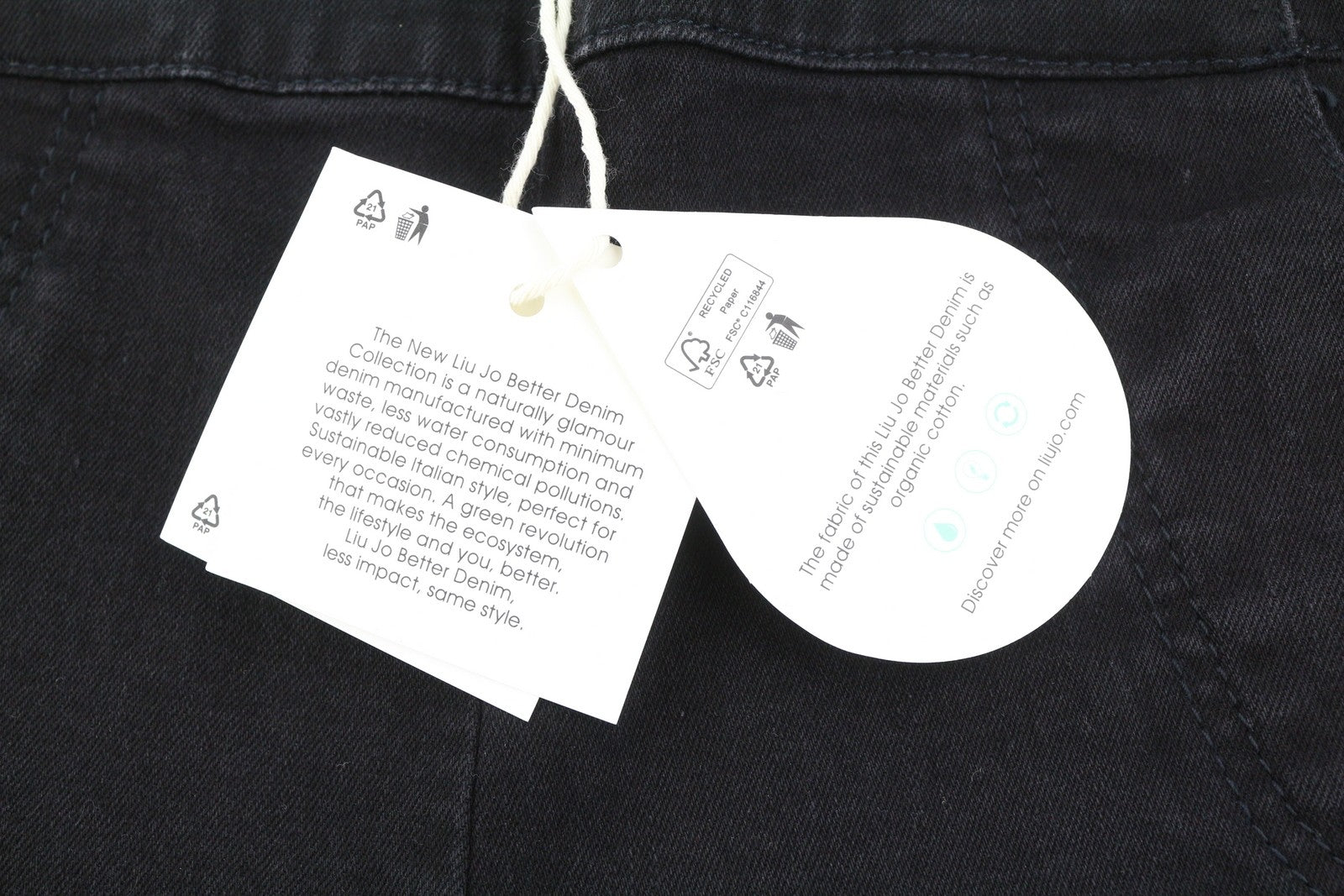 LIU JO moteriški džinsai W28 aukštu juosmeniu, plačių klešnių užtrauktuku, juodi, laisvalaikio stiliaus. 