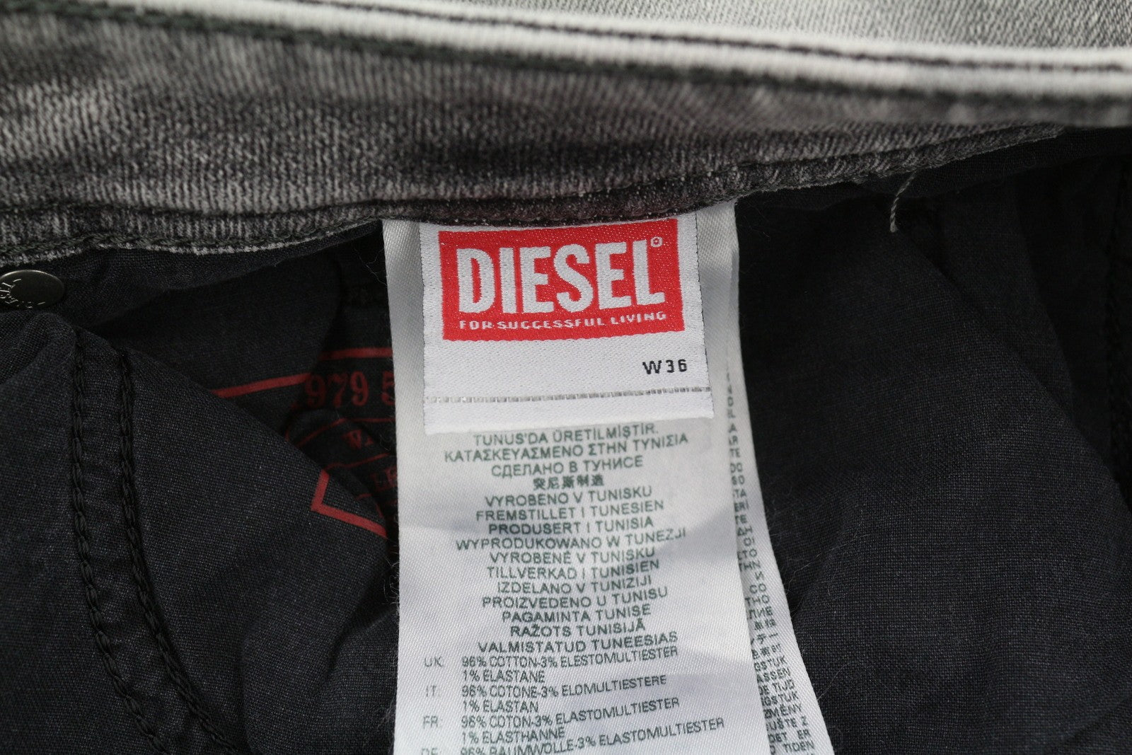 DIESEL 1979 Sleenker E9B97 vyriški džinsai W36/L32 aptempti, žemo juosmens, su gobtuvu, rekomenduojama kaina – 250 € 