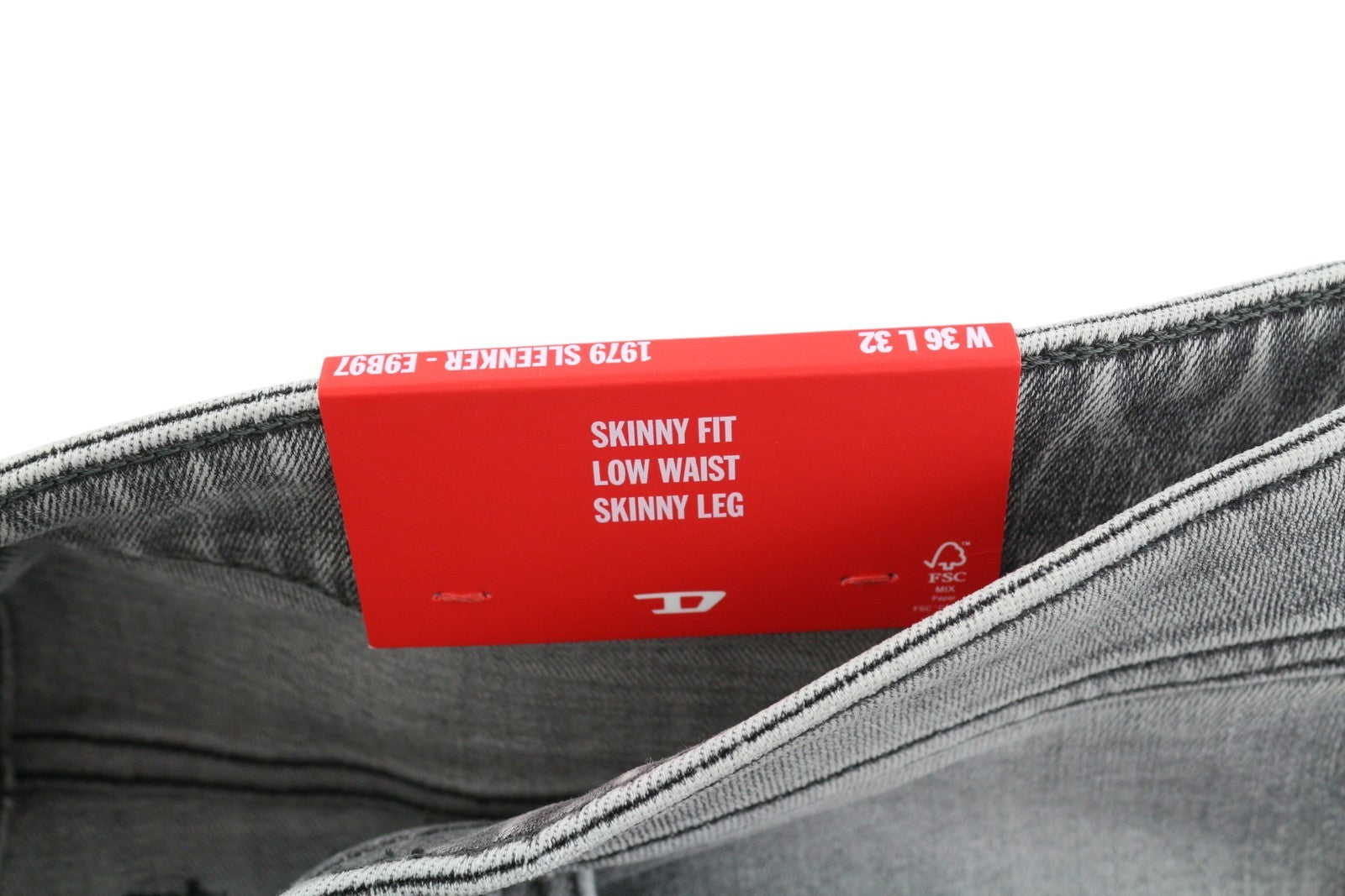 DIESEL 1979 Sleenker E9B97 vyriški džinsai W36/L32 aptempti, žemo juosmens, su gobtuvu, rekomenduojama kaina – 250 € 