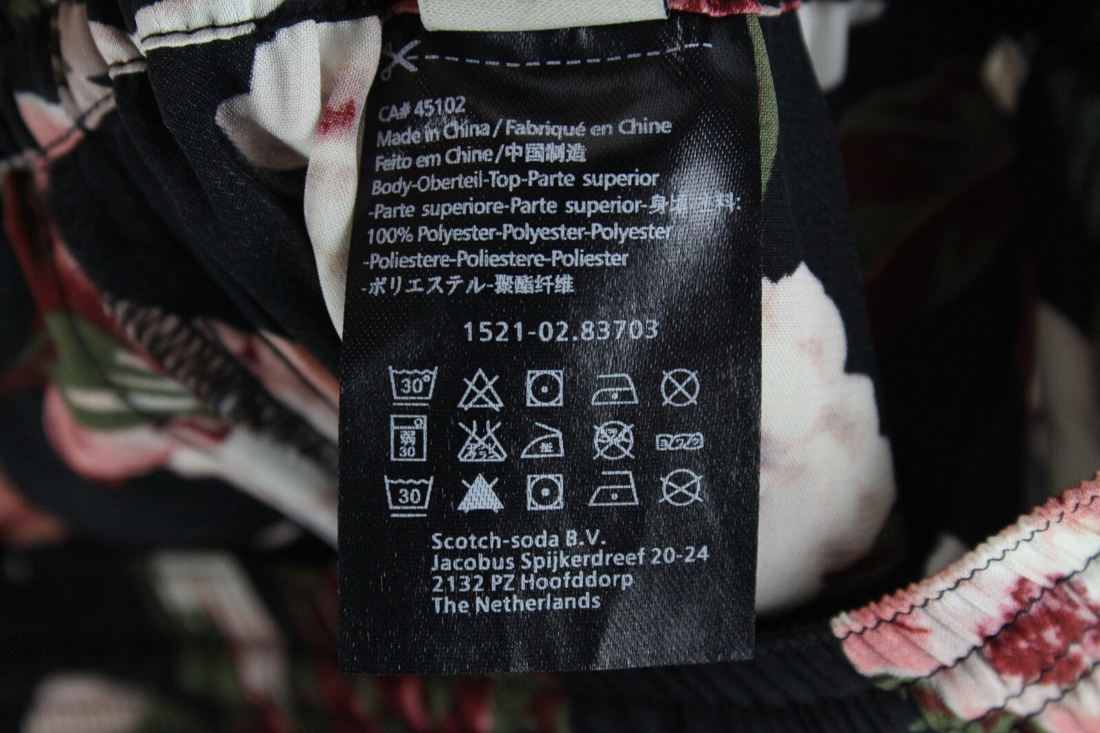 MAISON SCOTCH moteriškos kelnės M dydžio, lengvos, juodos, su gėlių raštu 