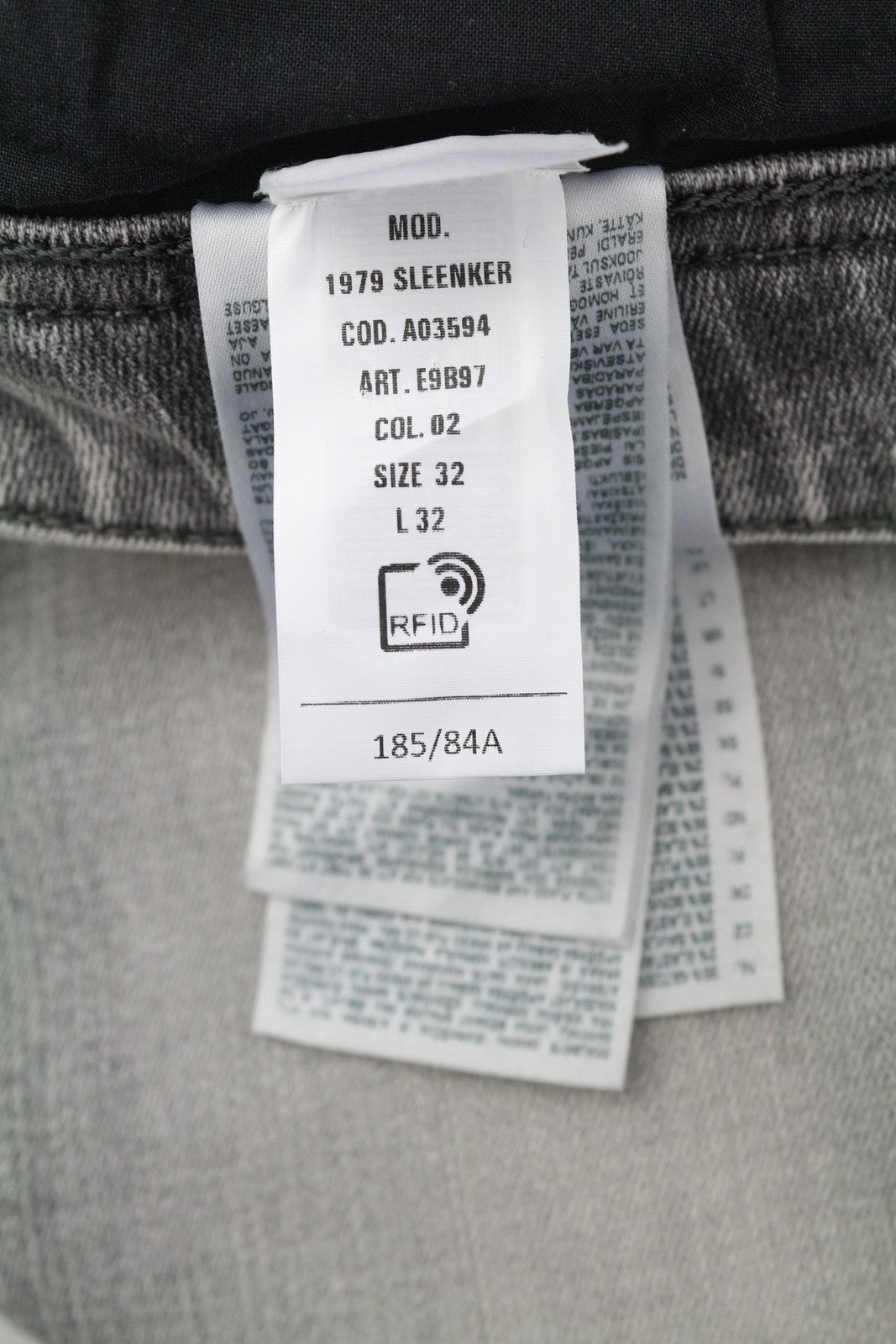 DIESEL 1979 Sleenker E9B97 vyriški džinsai W32/L32 aptempti, žemo juosmens, su gobtuvu, rekomenduojama kaina – 250 € 