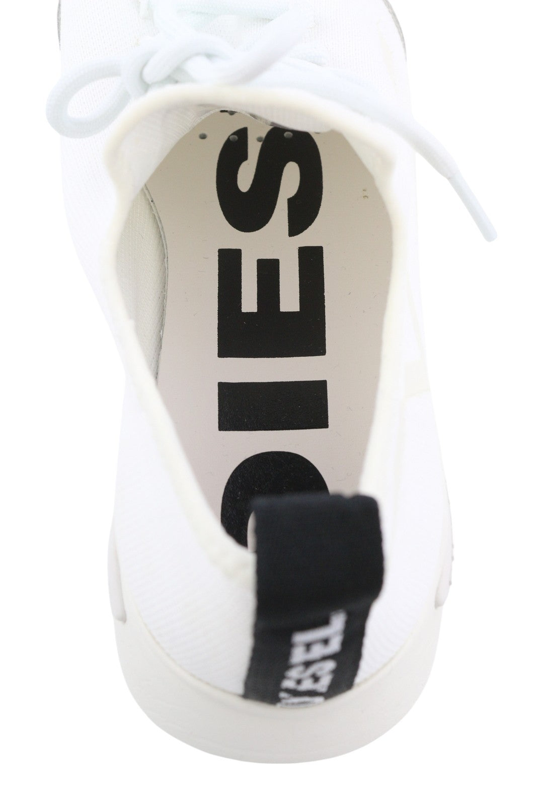 DIESEL S-Kby Stripe vyriški sportbačiai, EU44, balti, žemi, suvarstomi, migdolų spalvos, rekomenduojama kaina – 170 € 