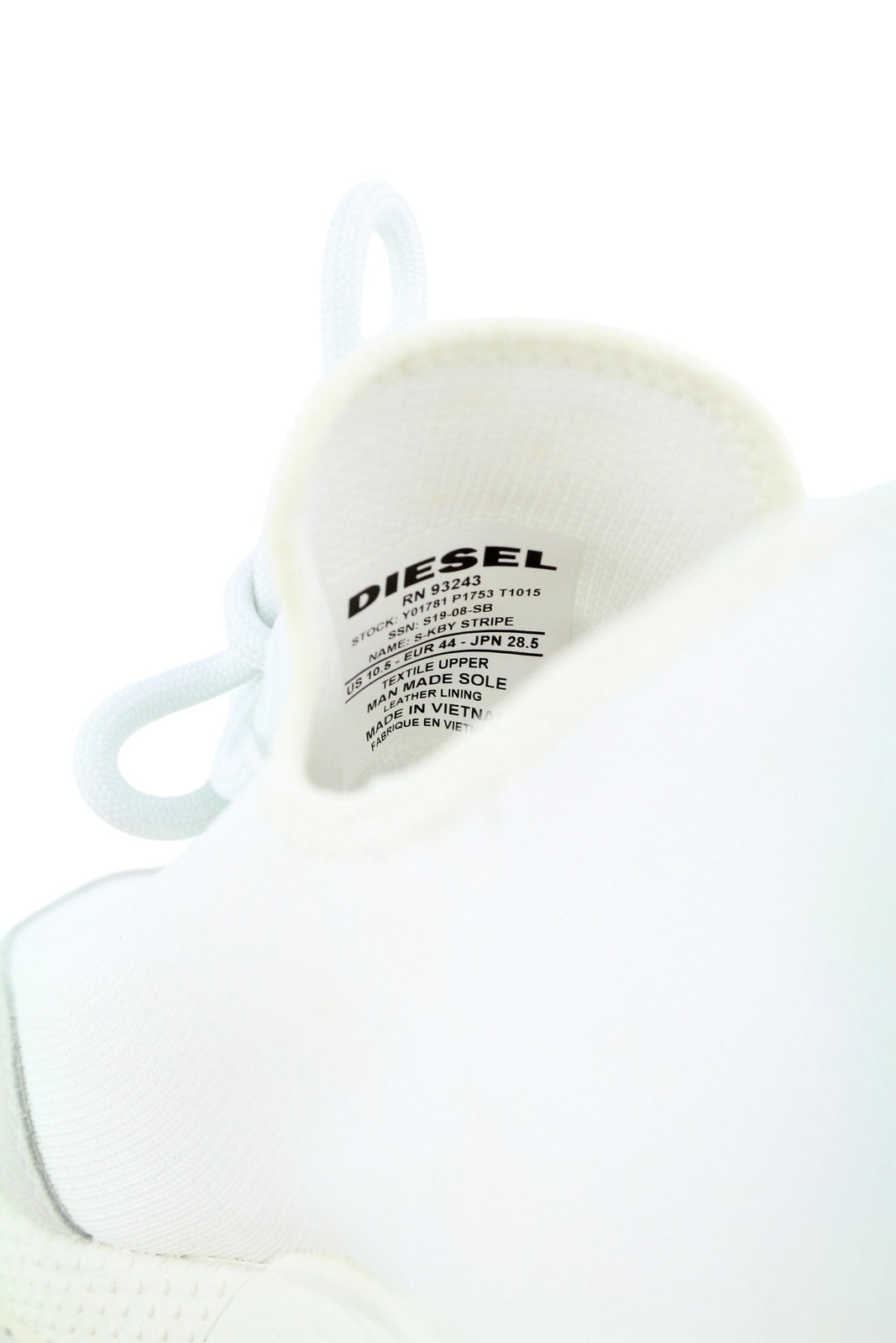 DIESEL S-Kby Stripe vyriški sportbačiai, EU44, balti, žemi, suvarstomi, migdolų spalvos, rekomenduojama kaina – 170 € 