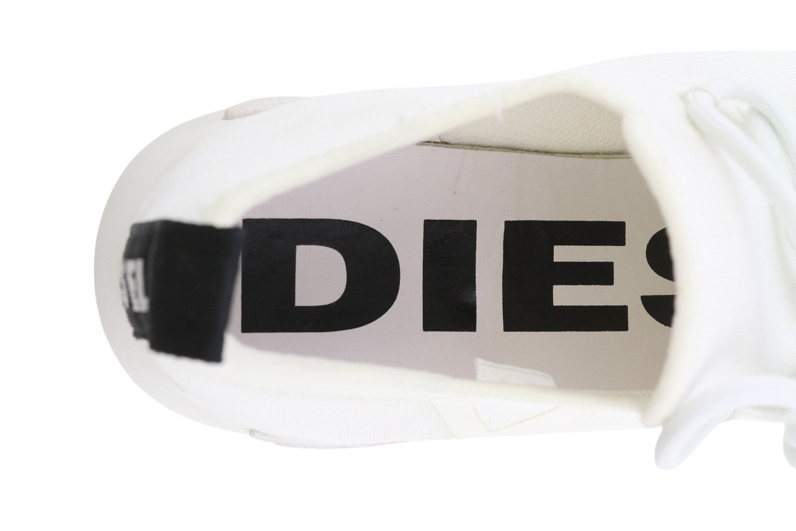 DIESEL S-Kby Stripe vyriški sportbačiai, EU46, balti, žemi, suvarstomi, migdolų spalvos, rekomenduojama kaina – 170 € 