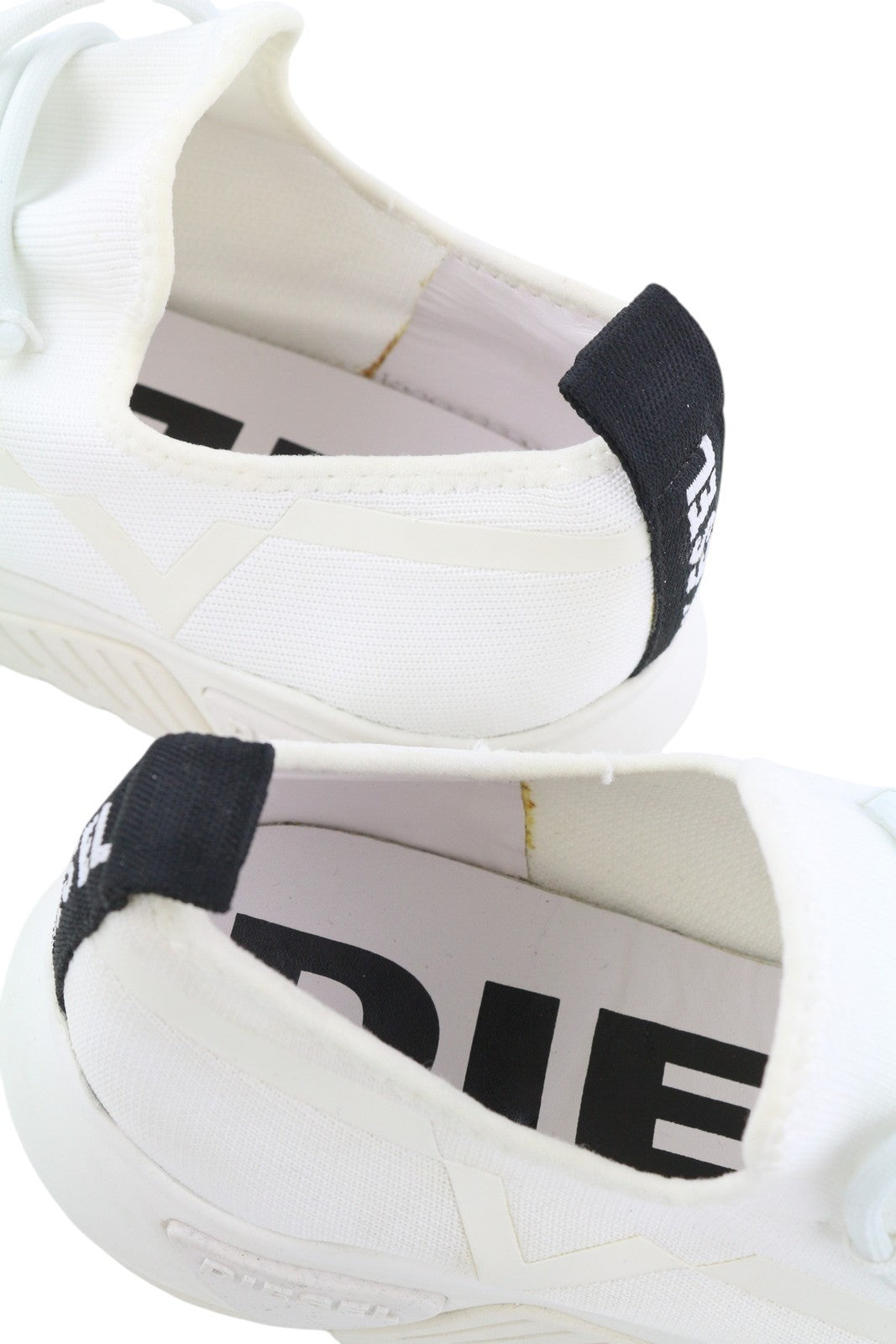 DIESEL S-Kby Stripe vyriški sportbačiai, EU46, balti, žemi, suvarstomi, migdolų spalvos, rekomenduojama kaina – 170 € 