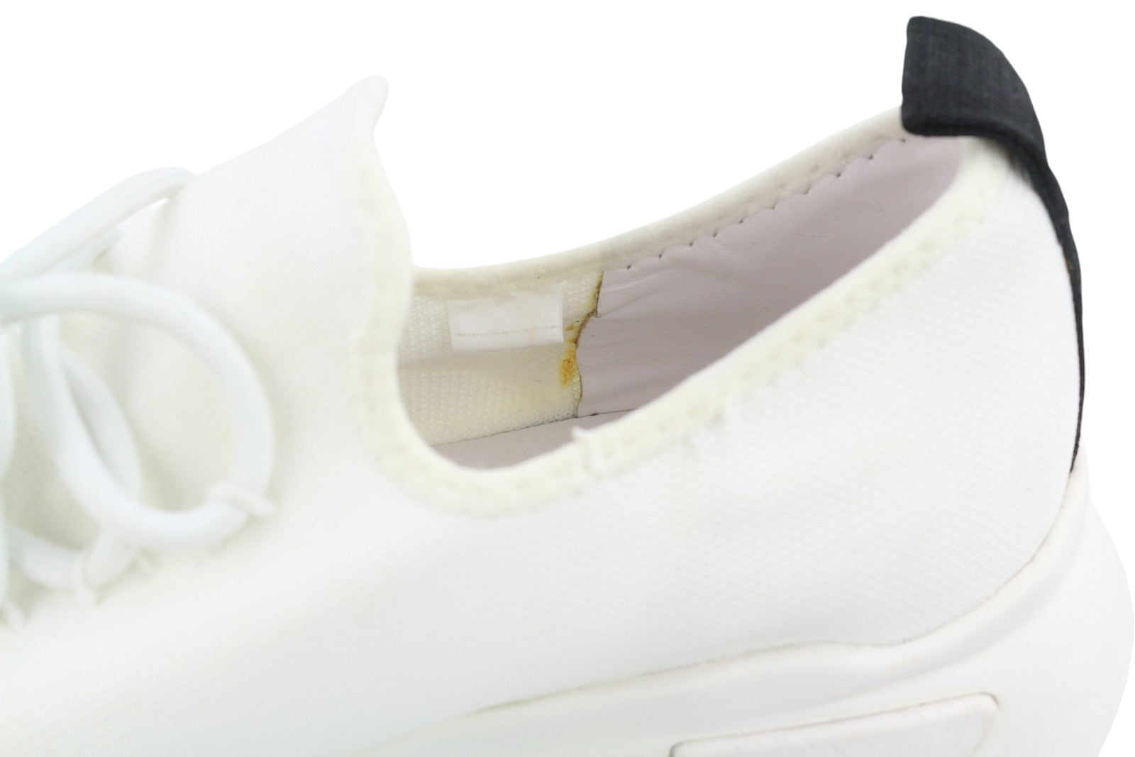 DIESEL S-Kby Stripe vyriški sportbačiai, EU46, balti, žemi, suvarstomi, migdolų spalvos, rekomenduojama kaina – 170 € 