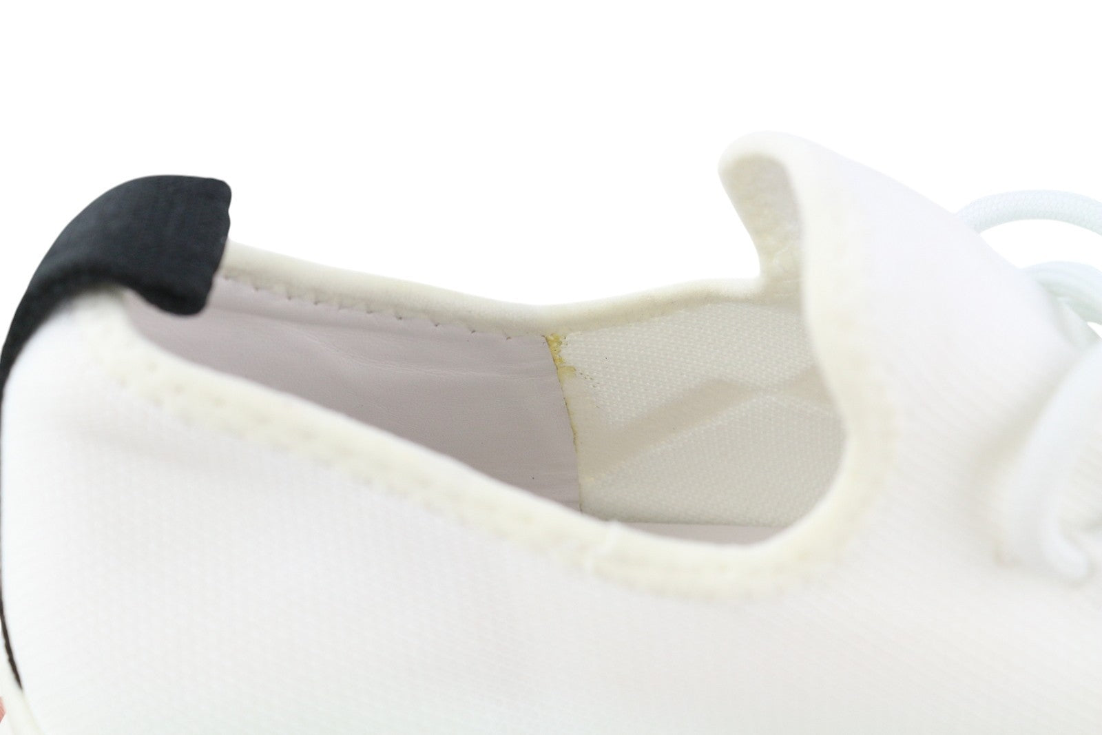 DIESEL S-Kby Stripe vyriški sportbačiai, EU46, balti, žemi, suvarstomi, migdolų spalvos, rekomenduojama kaina – 170 € 