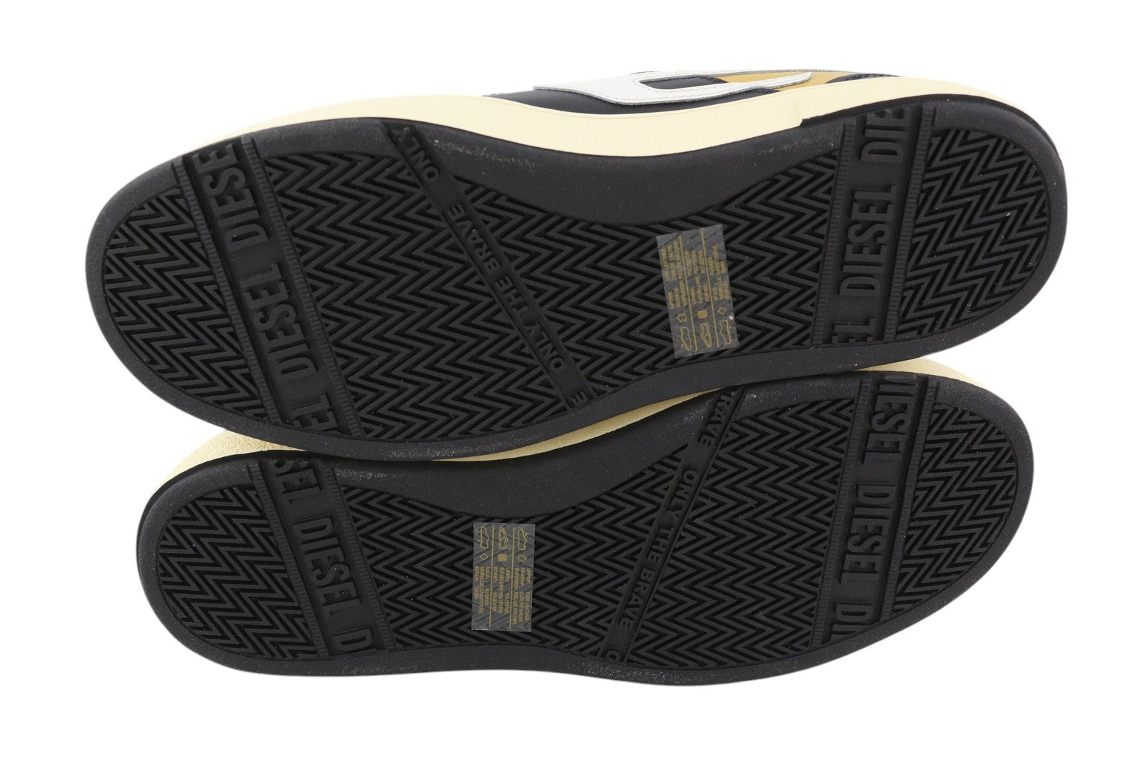 DIESEL S-Ukiyo žemakulniai vyriški sportbačiai, EU44, karvės odos, suvarstomi, žemakulniai, rekomenduojama kaina – 185 € 