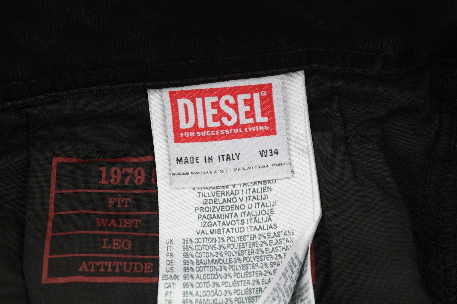 DIESEL 1979 Sleenker 09A89 vyriški džinsai W34/L32 Skinny Distress juodi, rekomenduojama kaina 275 €