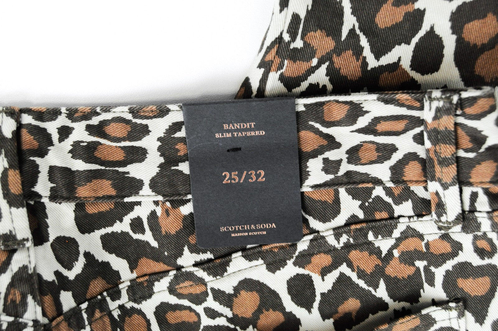 MAISON SCOTCH Bandit moteriški W25/L32 ploni rudi medvilniniai džinsai su gyvūnų raštu 