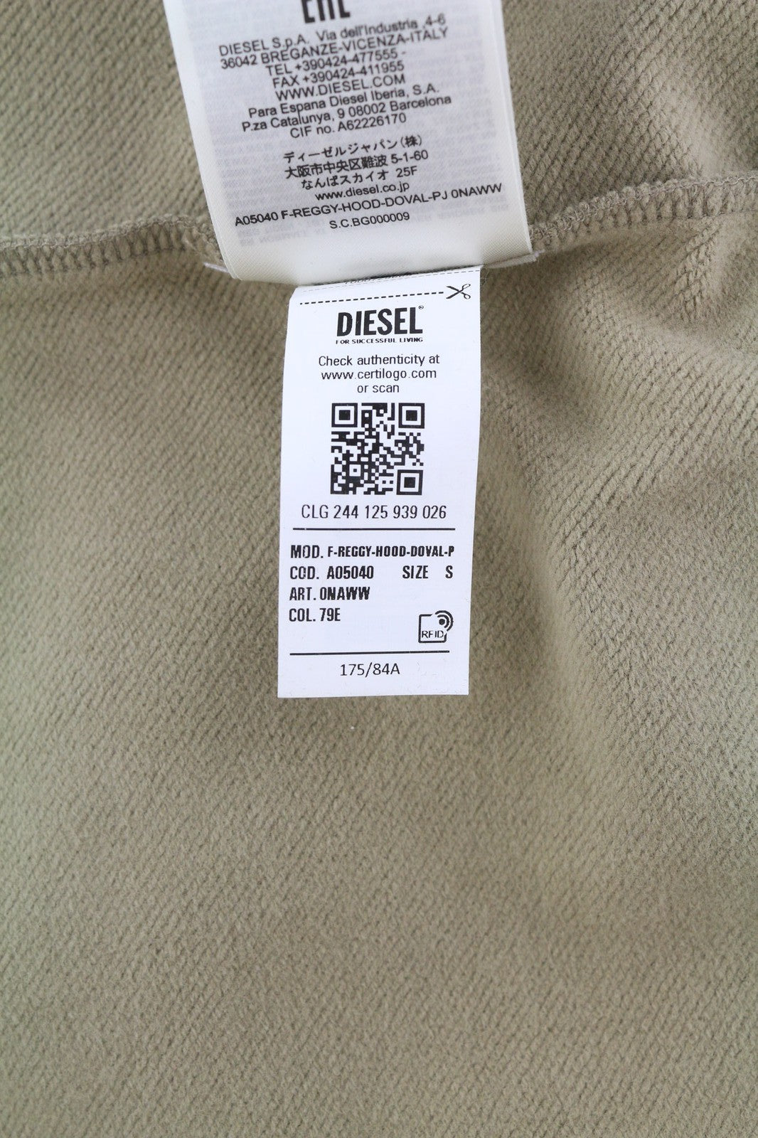 DIESEL F-Reggy-Hood-Doval-P moteriškas džemperis su gobtuvu S dydžio, šviesiai rudas, rekomenduojama kaina – 135 € 