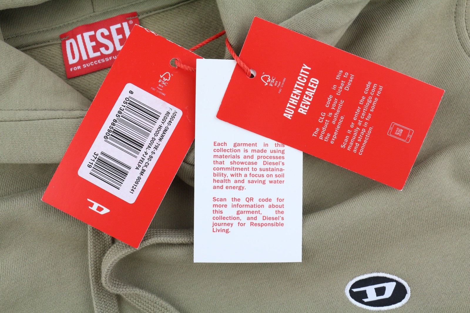 DIESEL F-Reggy-Hood-Doval-P moteriškas džemperis su gobtuvu S dydžio, šviesiai rudas, rekomenduojama kaina – 135 € 