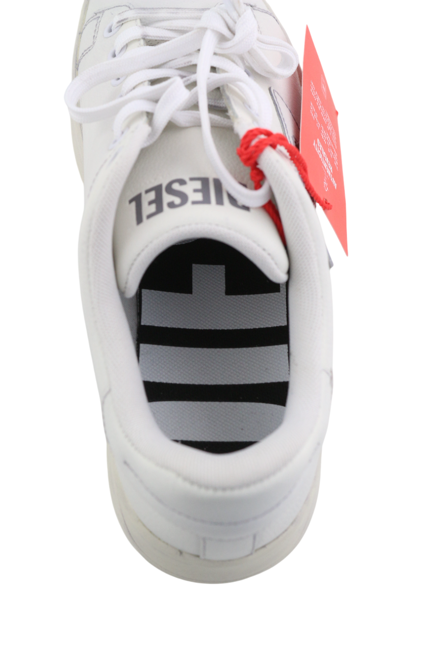 DIESEL S-Athene žemo lygio vyriški sportbačiai, EU41, balti odiniai sportbačiai su raišteliais, rekomenduojama kaina – 160 € 