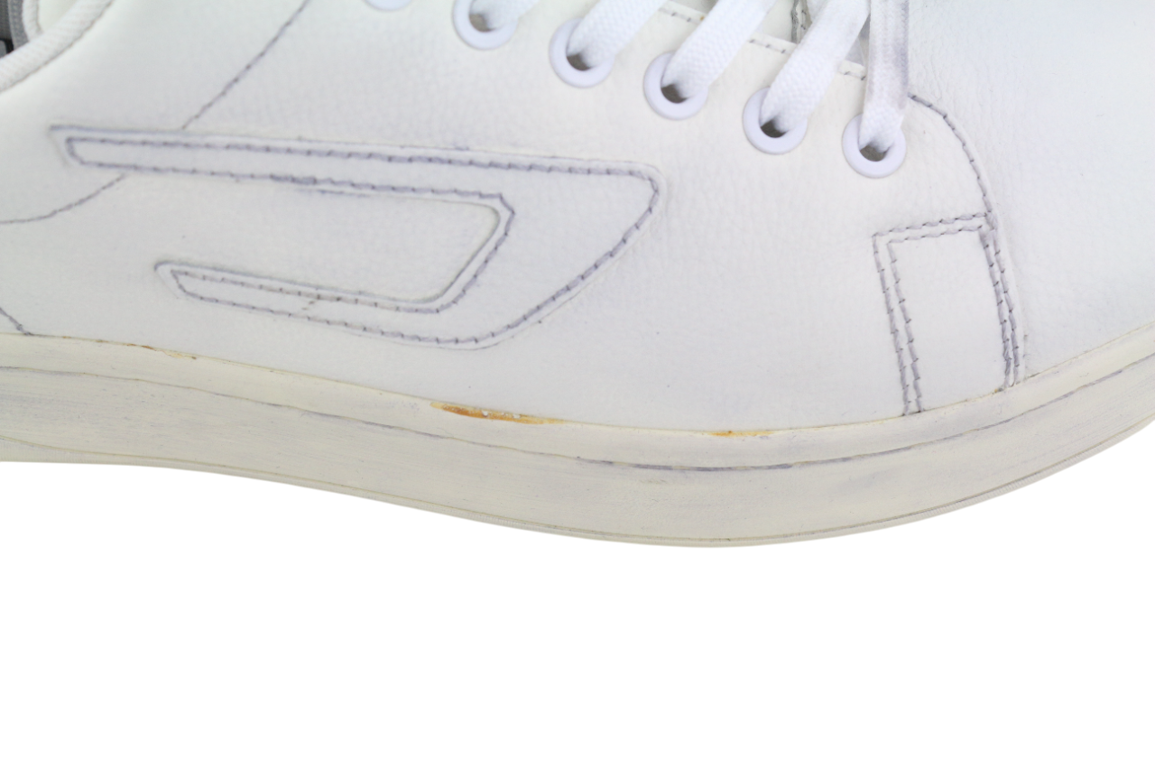 DIESEL S-Athene žemo lygio vyriški sportbačiai, EU41, balti odiniai sportbačiai su raišteliais, rekomenduojama kaina – 160 € 