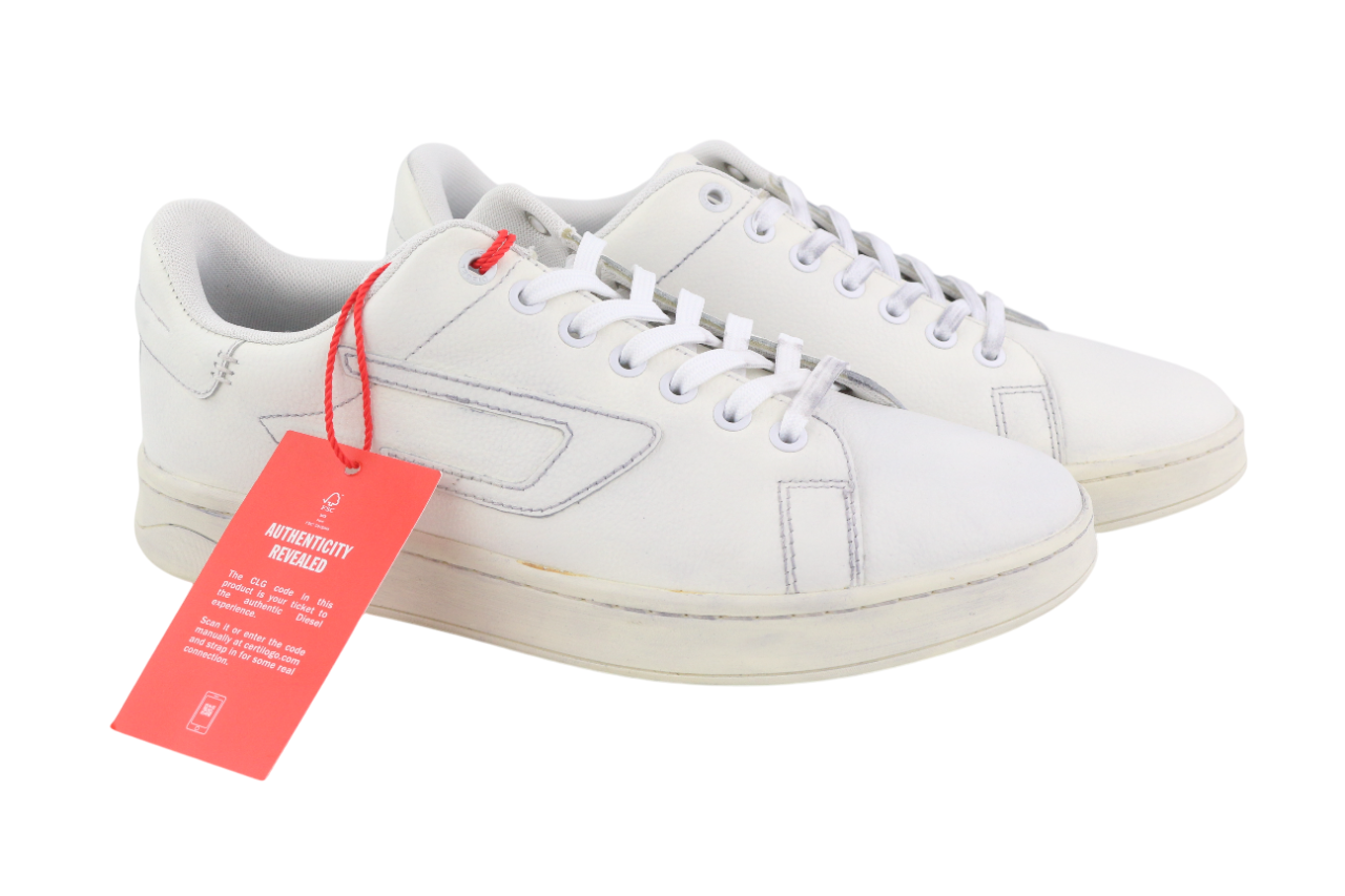 DIESEL S-Athene žemo lygio vyriški sportbačiai, EU41, balti odiniai sportbačiai su raišteliais, rekomenduojama kaina – 160 € 