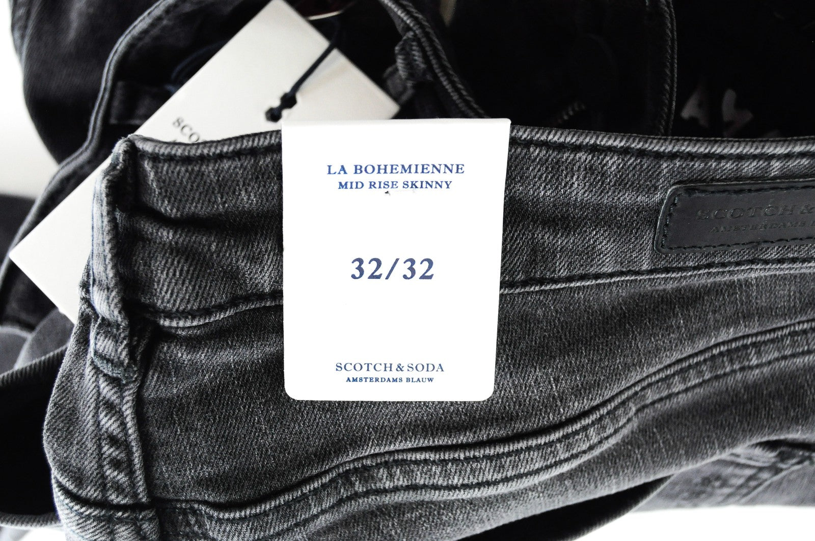 SCOTCH &amp; SODA moteriški aptempti W32/L32 pilki, dirbtinai nusausinti skalbti džinsai 