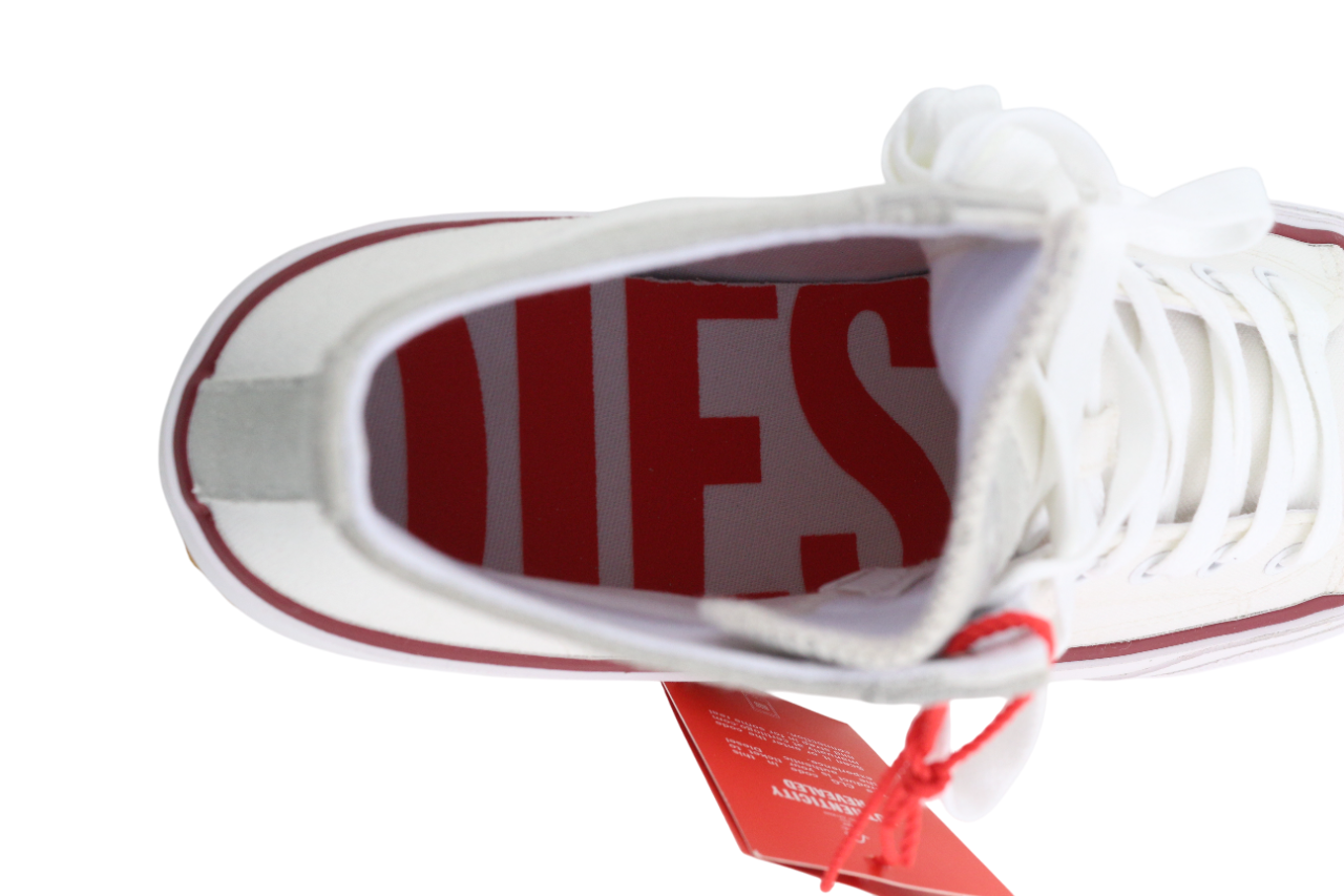 DIESEL S-Principia Mid vyriški sportbačiai, EU43, balti, aukštakulniai, nėriniuoti, rekomenduojama kaina – 185 € 