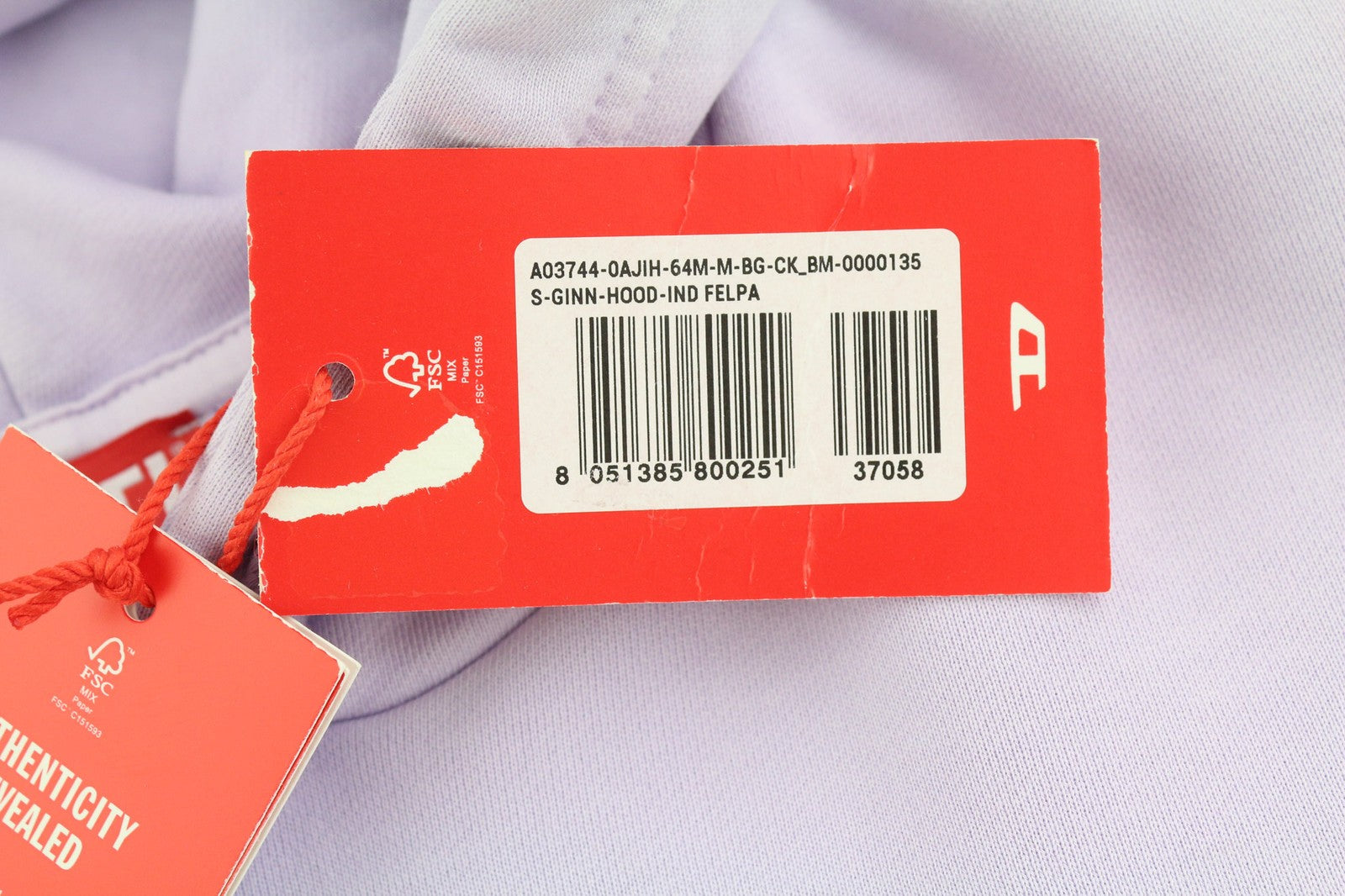 DIESEL S-Ginn-Hood-Ind vyriškas džemperis su violetine kengūros kišene, rekomenduojama kaina – 175 € 