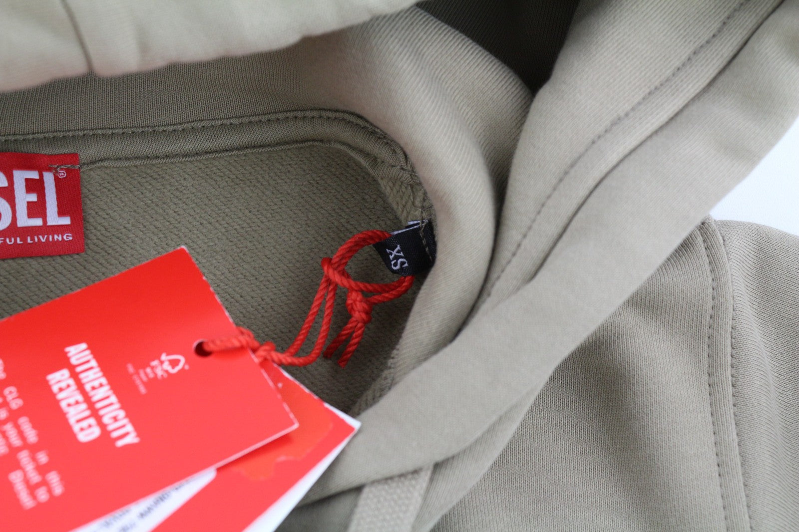 DIESEL F-Reggy-Hood-Doval-P moteriškas džemperis su gobtuvu XS dydžio, šviesiai rudas, rekomenduojama kaina – 135 € 