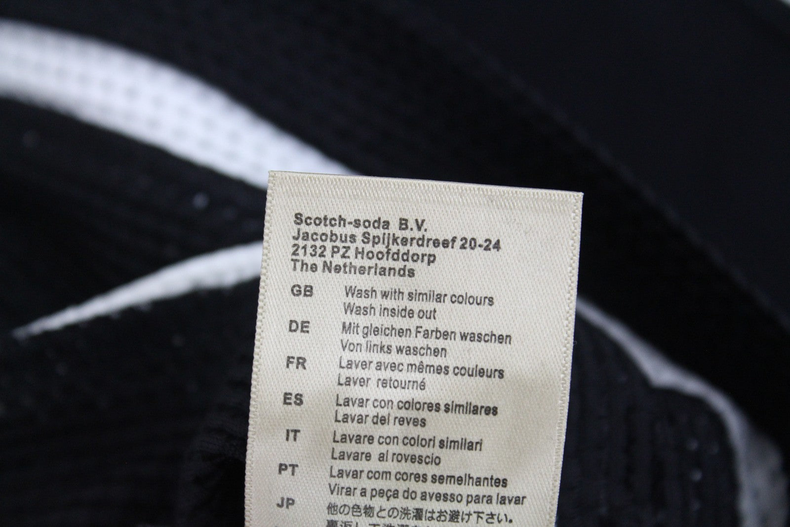 MAISON SCOTCH moteriška suknelė S, juoda, su V formos iškirpte, trumpomis rankovėmis, daugiasluoksnė. 